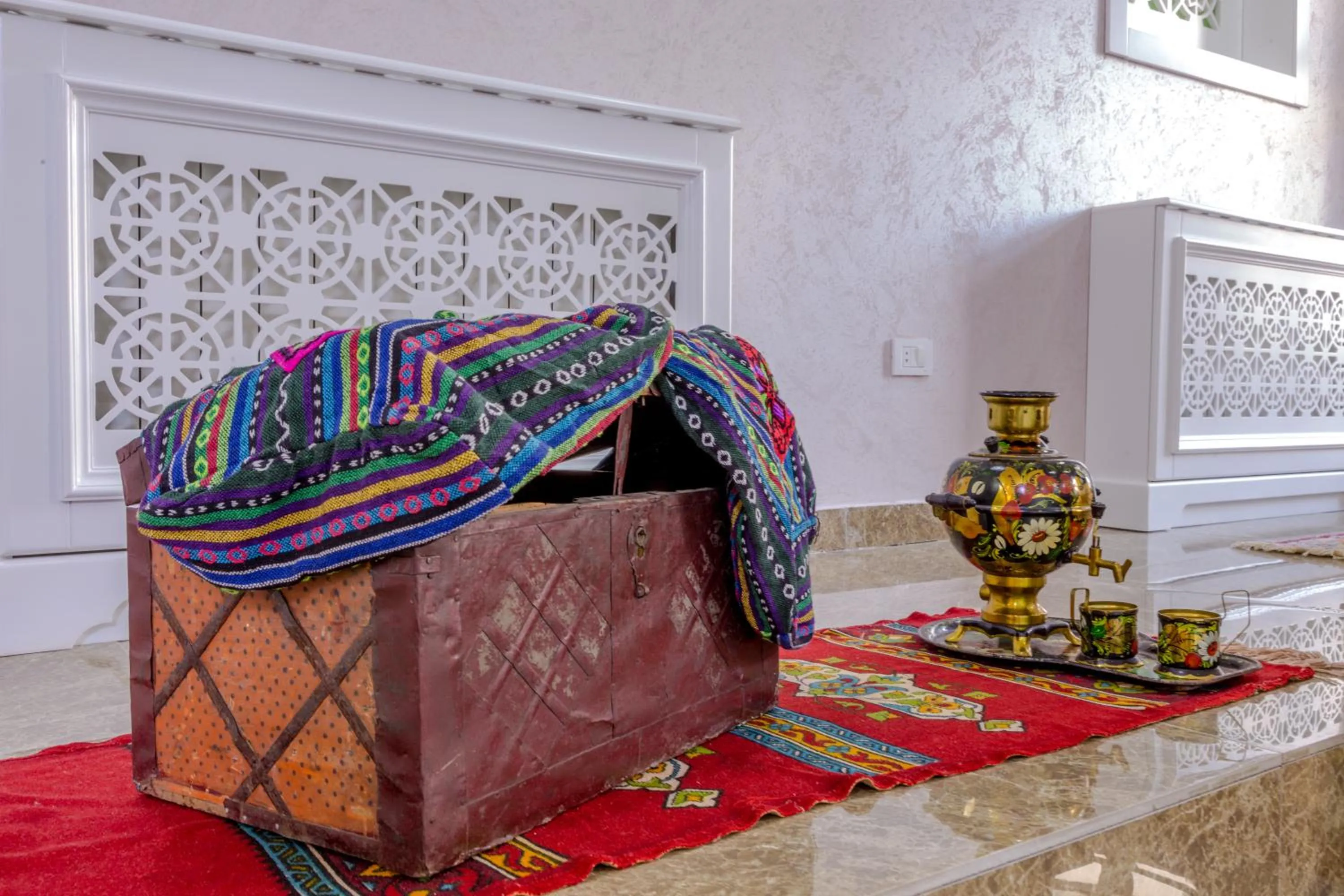 Communal lounge/ TV room in Premier Old Gates Hotel