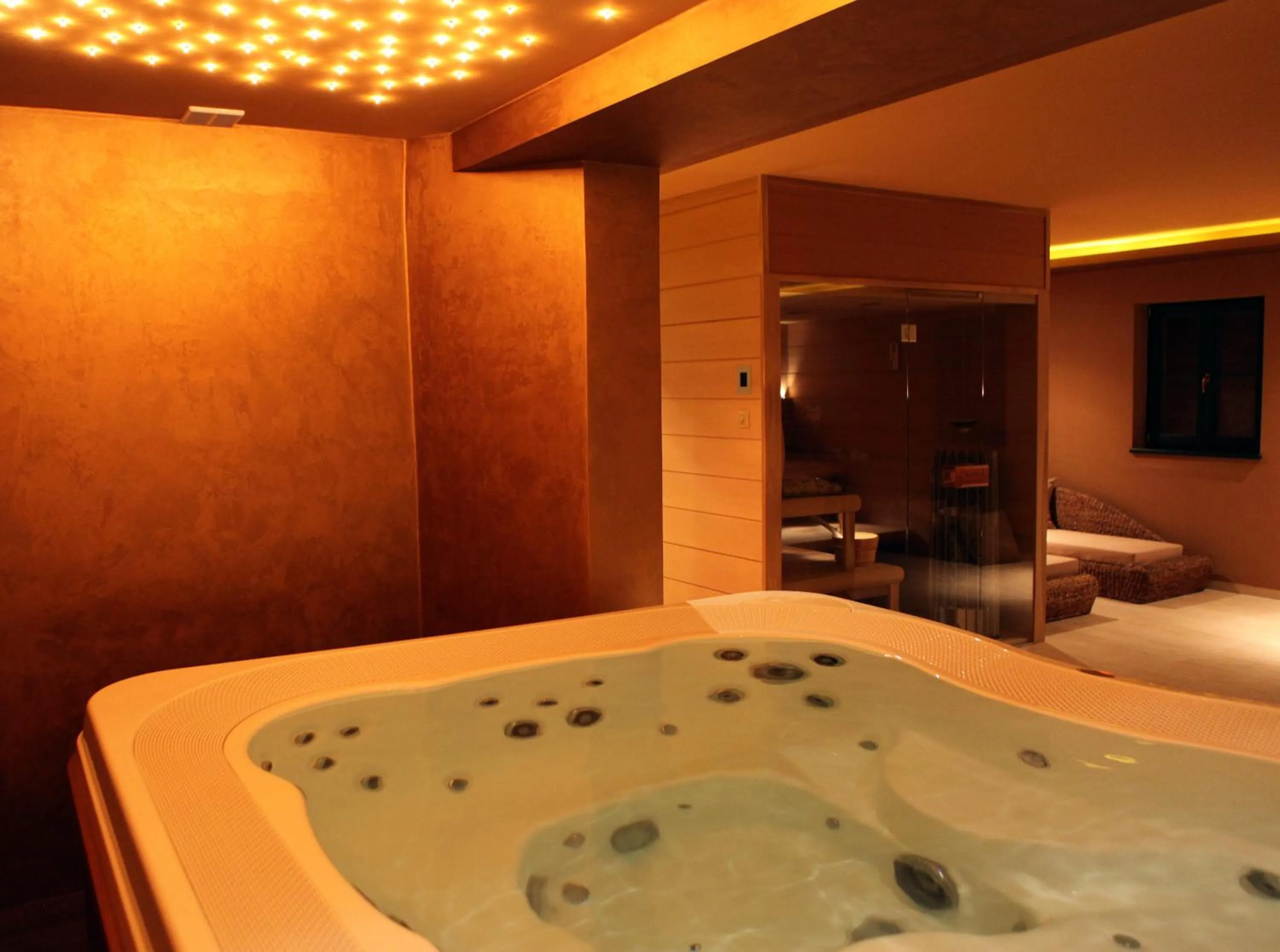 Hot Tub, Bed in Boutique Hotel Pri Mlyne Lozorno