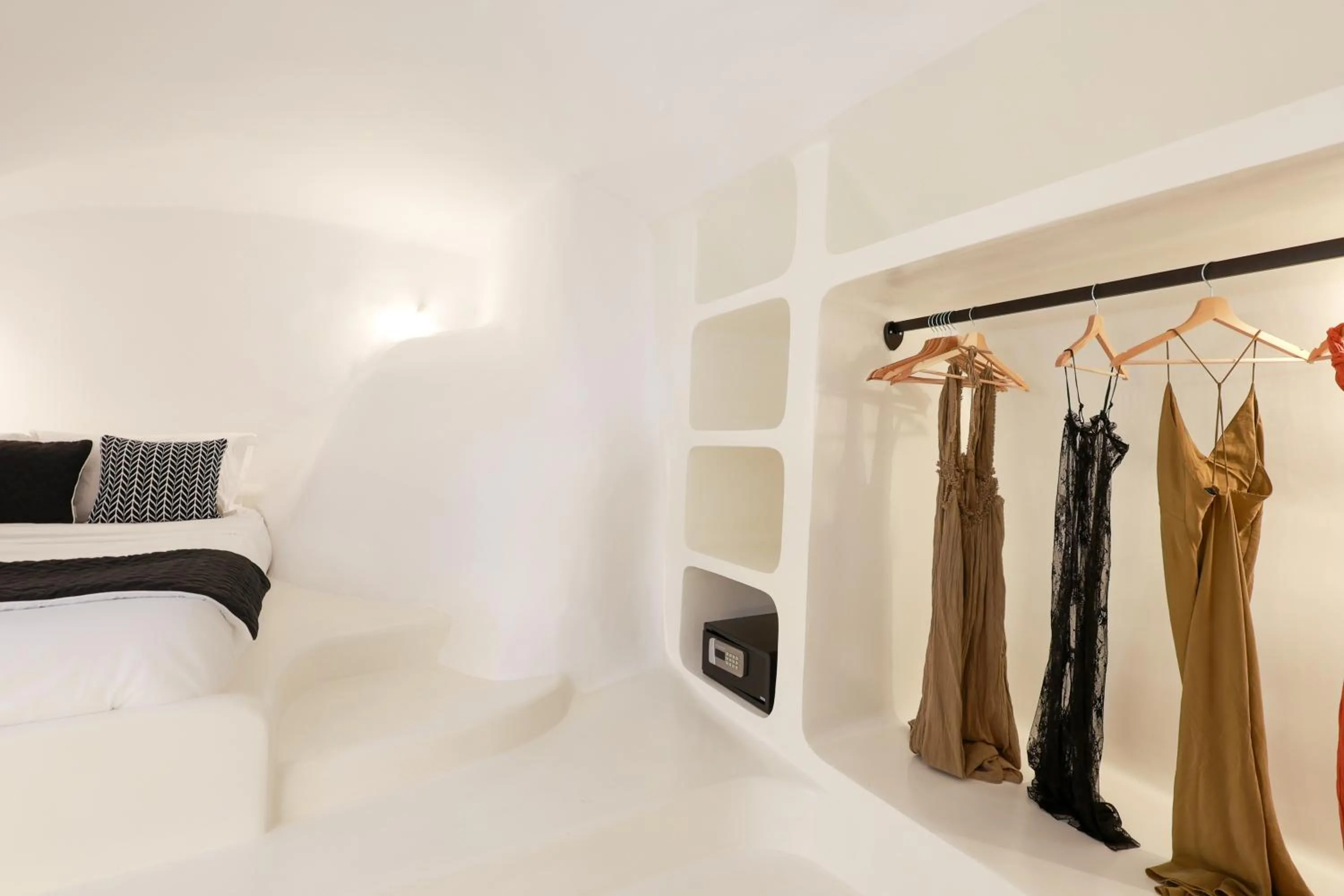 Luna Santorini Suites