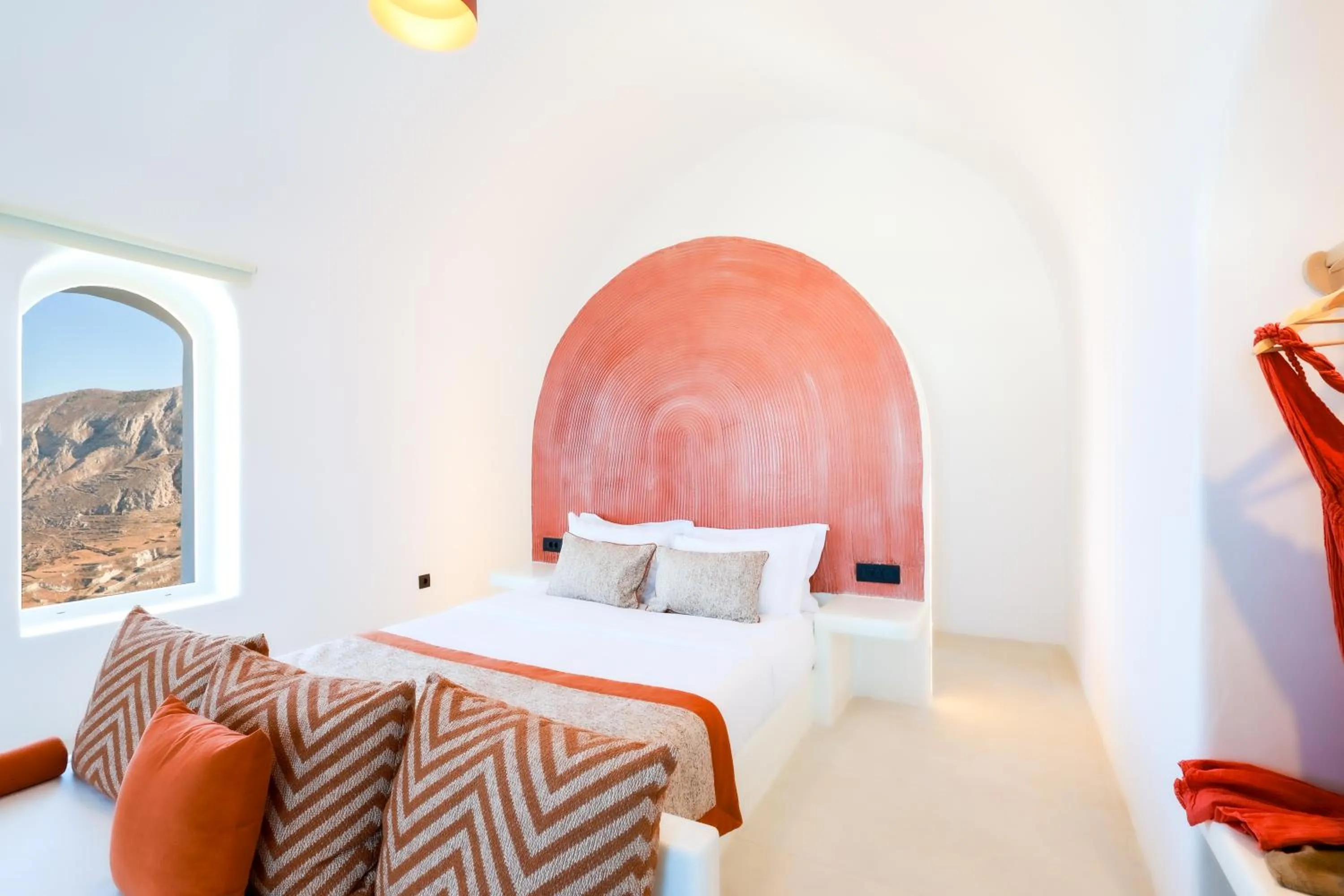 Luna Santorini Suites