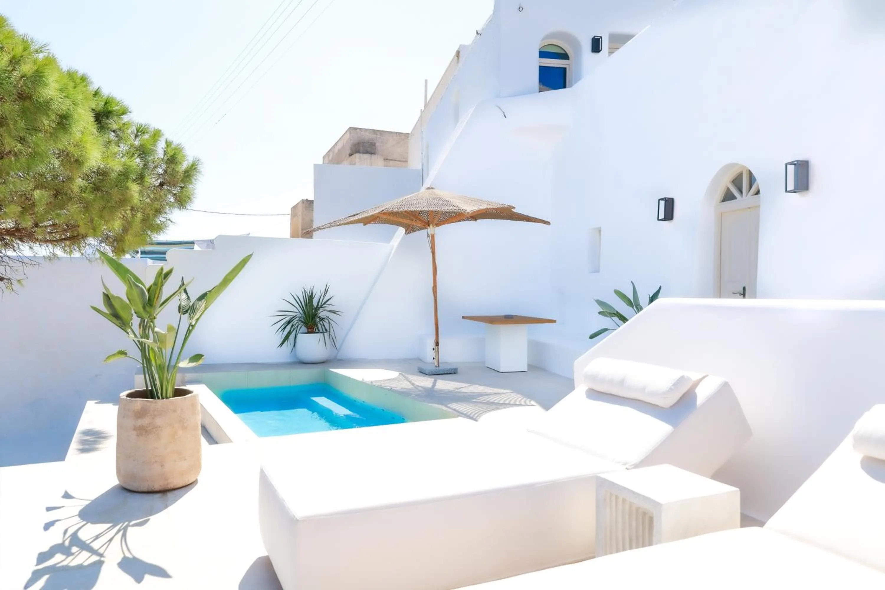 Luna Santorini Suites