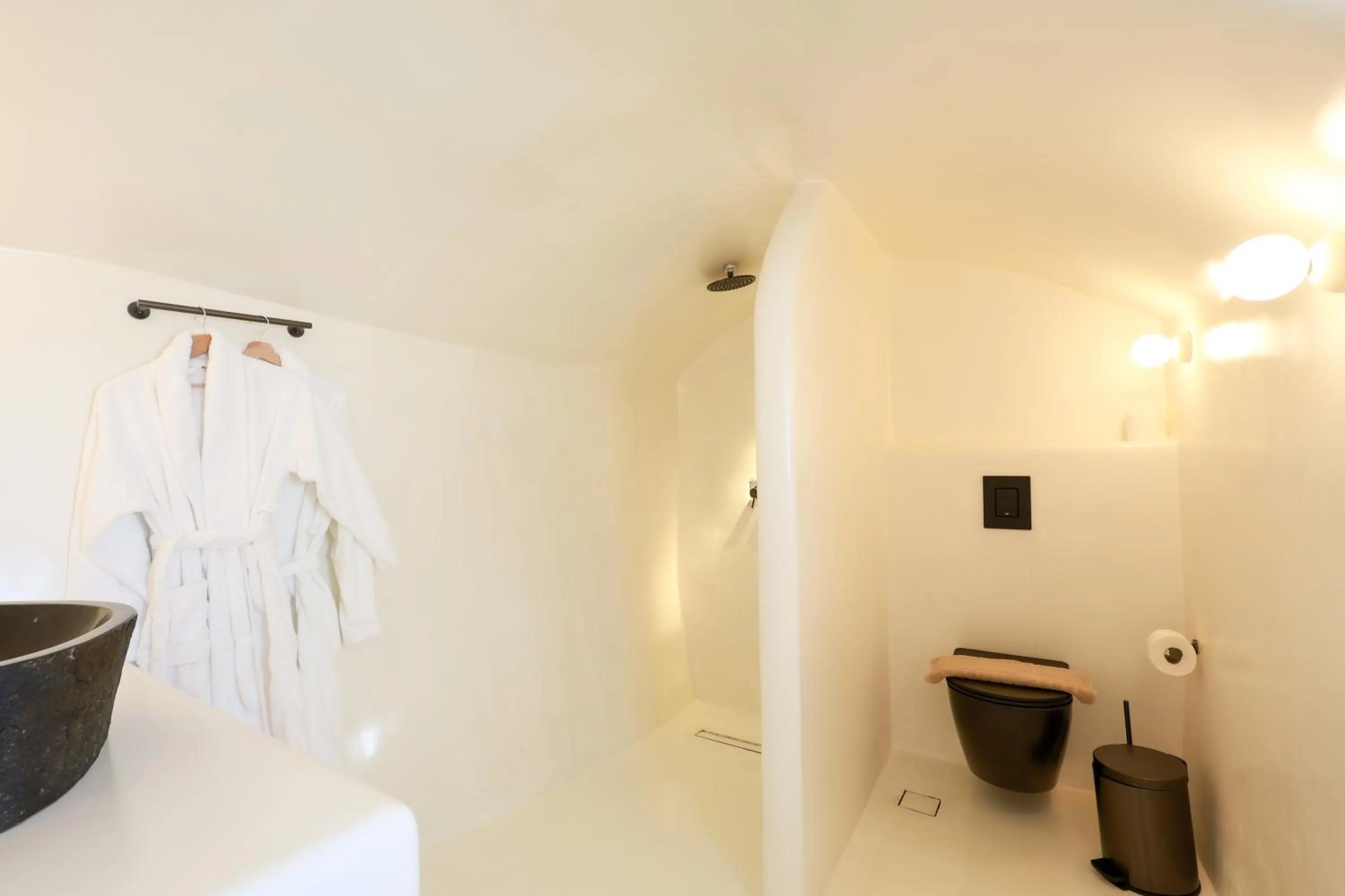 Luna Santorini Suites