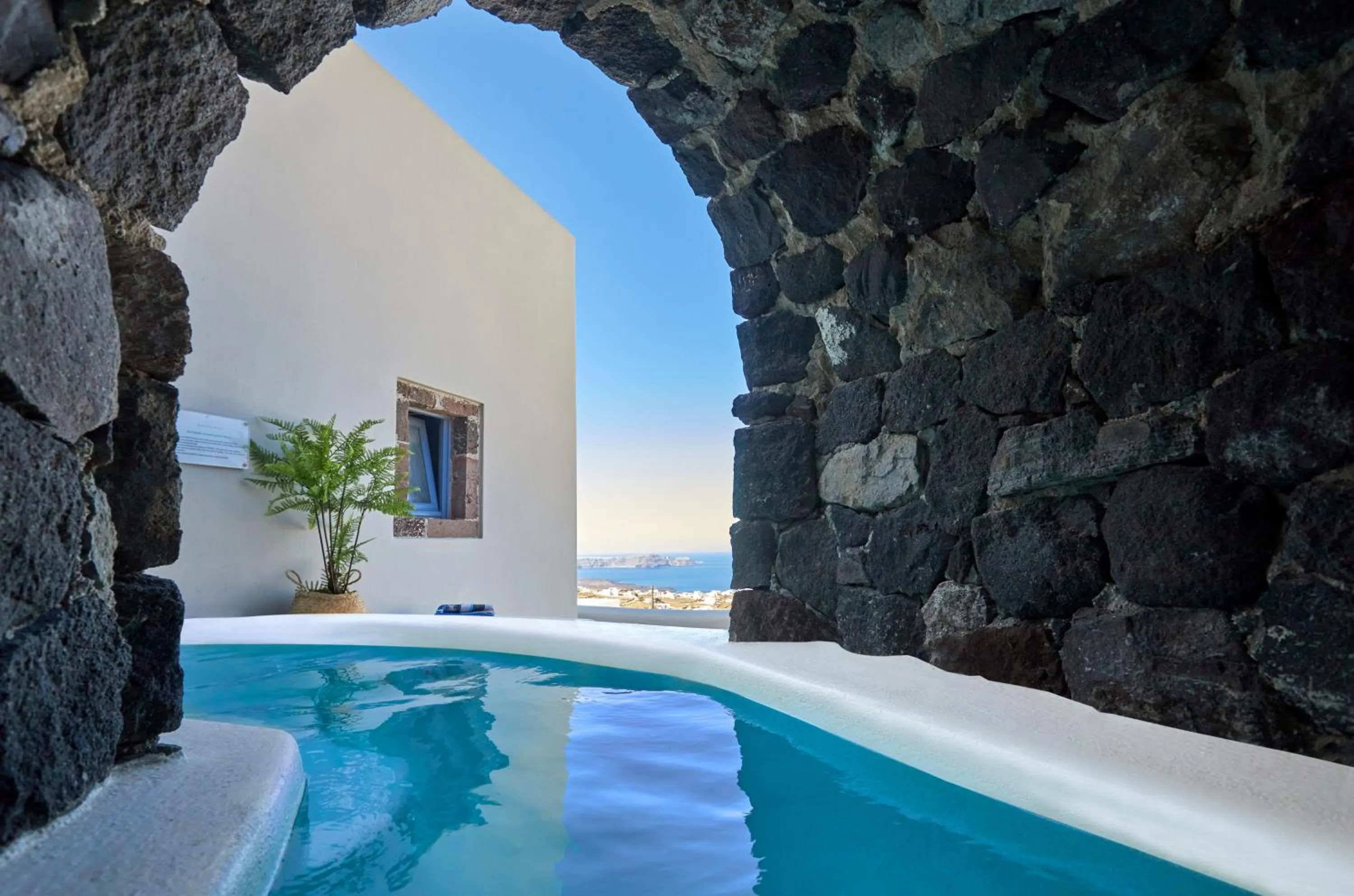 Swimming pool in Luna Santorini Suites
