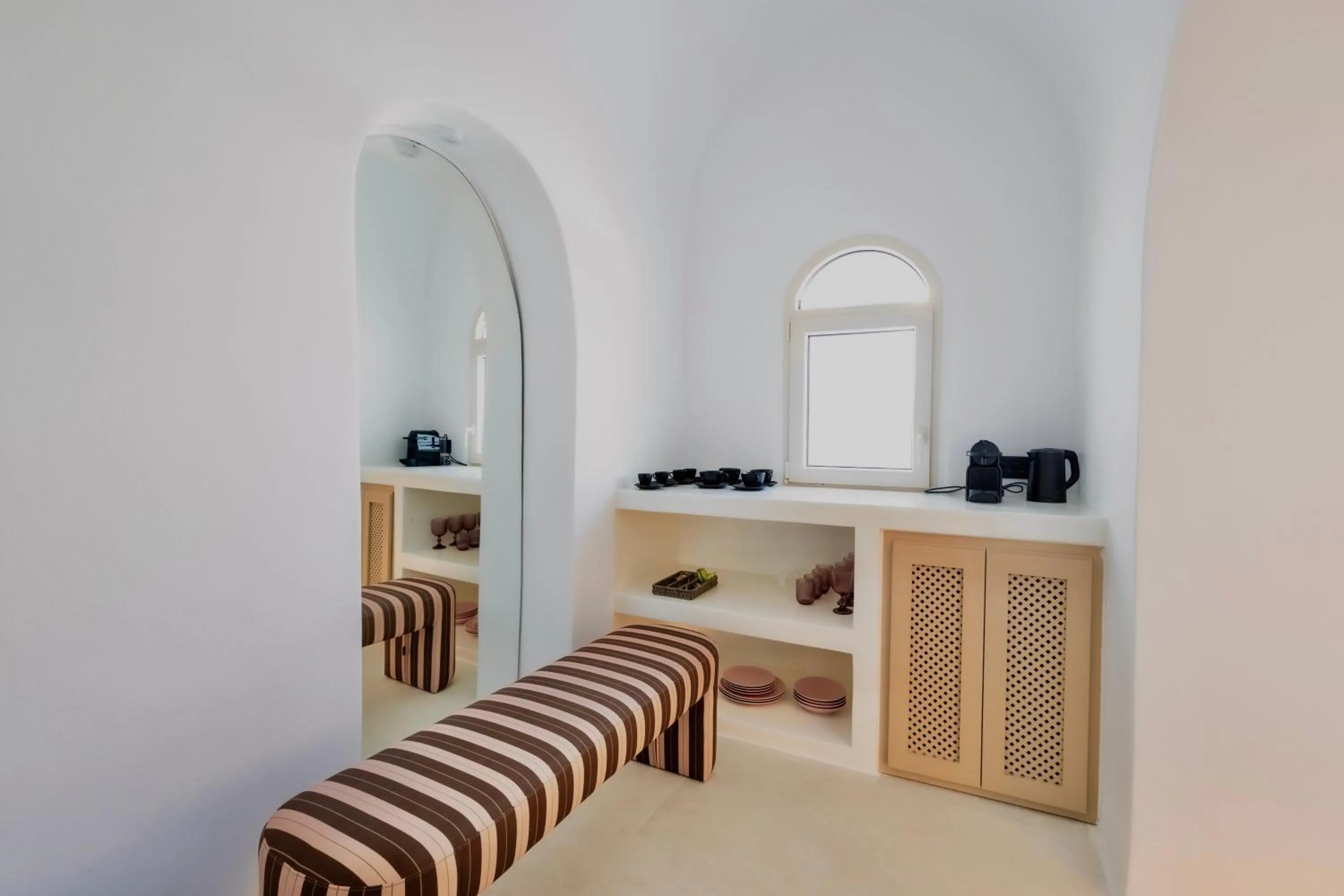 Luna Santorini Suites