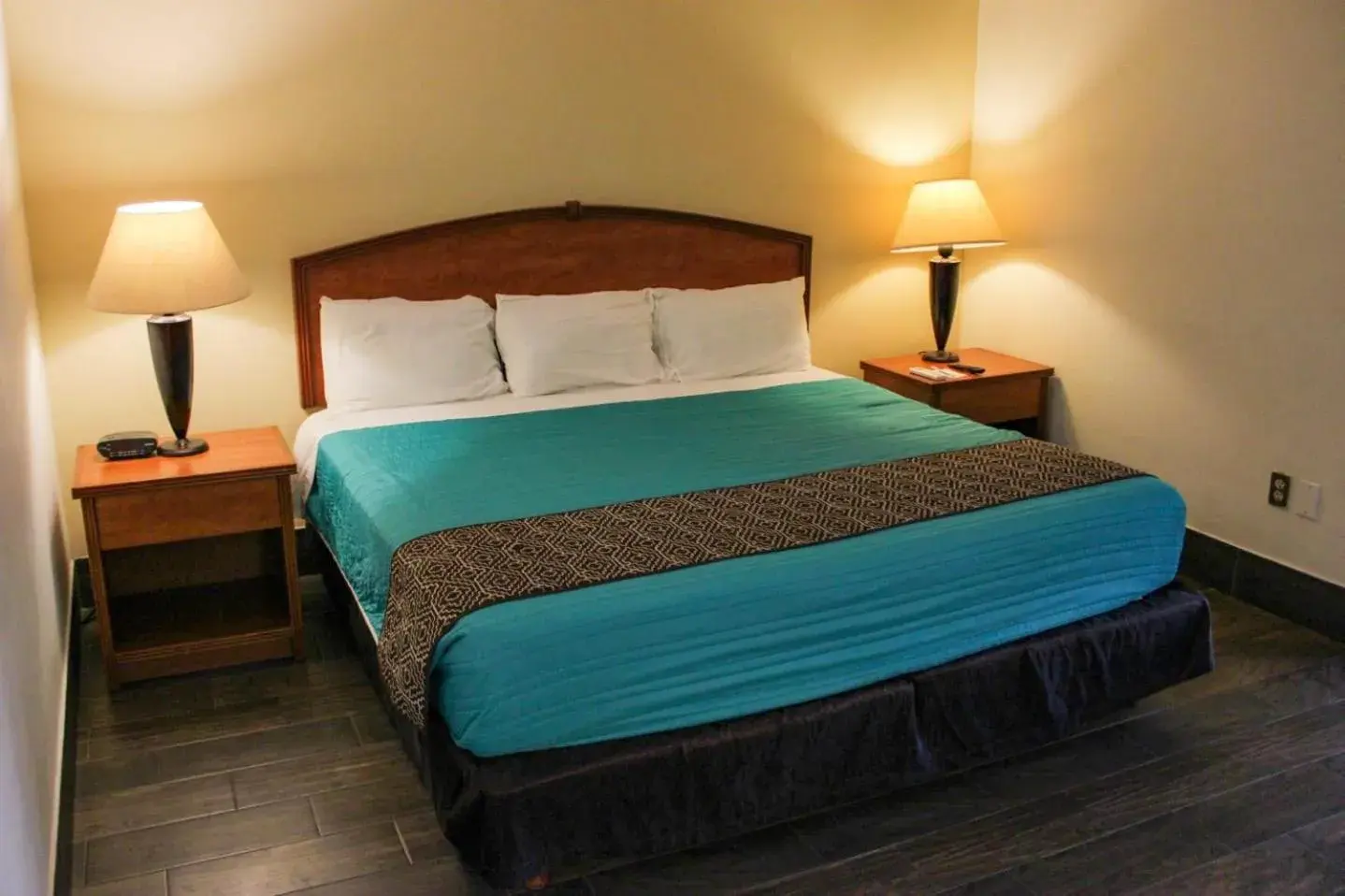 Queen Studio in Hafersons Inn Hotel Suites Queen Studio in Hafersons Inn Hotel Suites