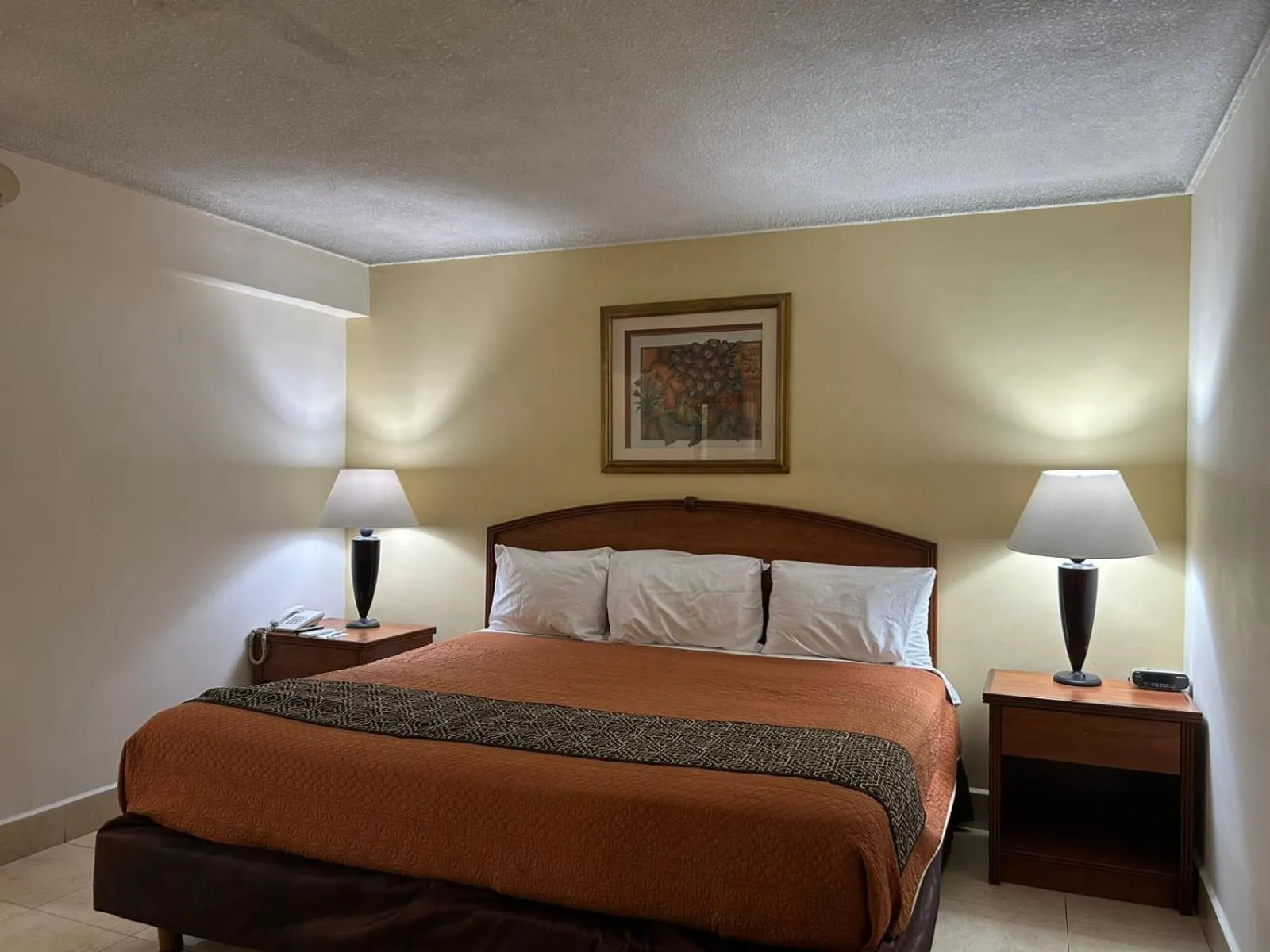 Bed in Hafersons Inn Hotel Suites