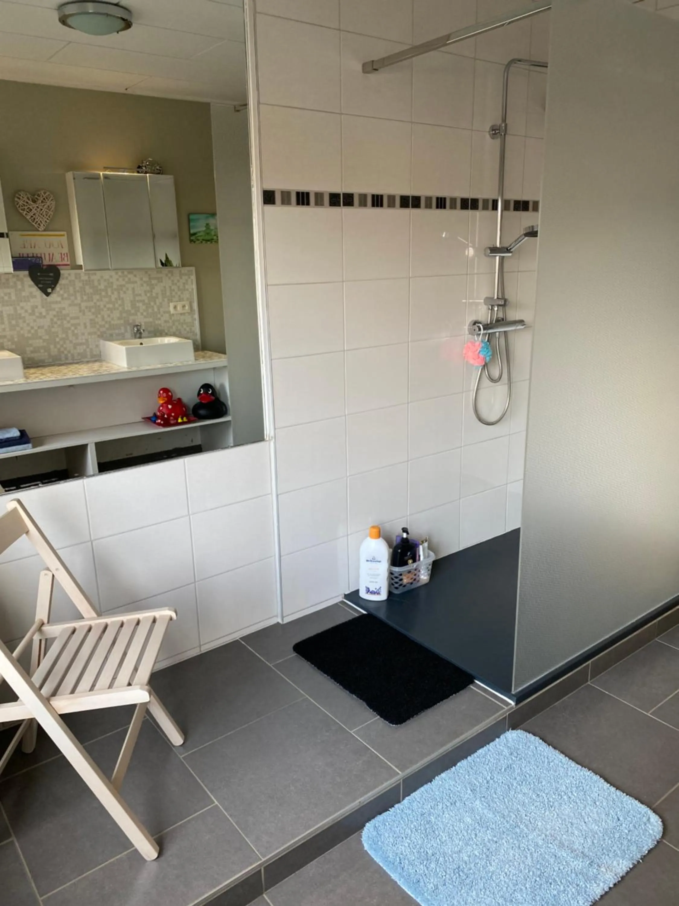 Shower in Homestay Mimi's Rental