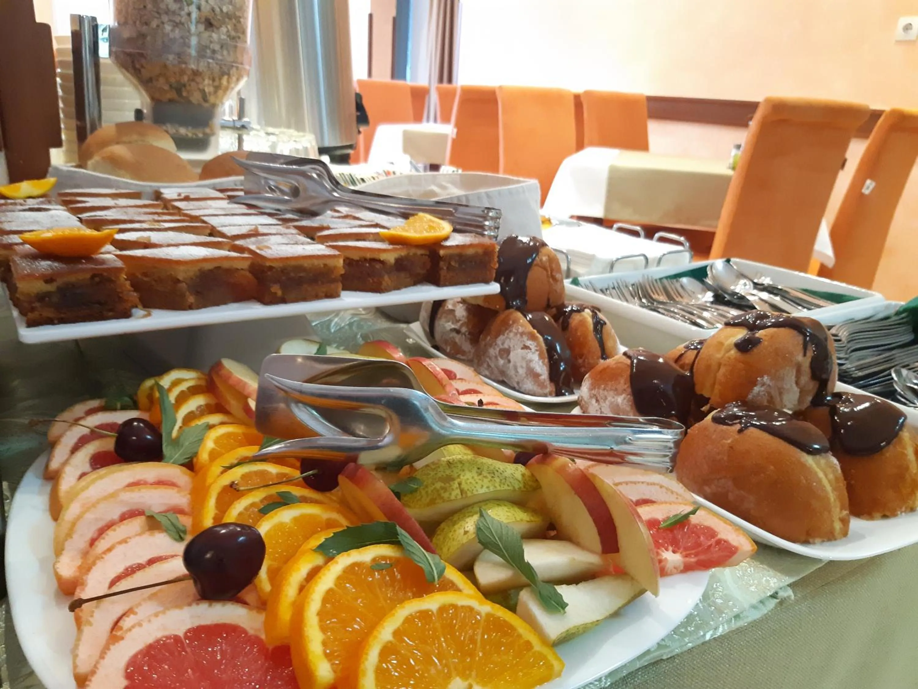 Restaurant/places to eat in Garni Hotel Koral