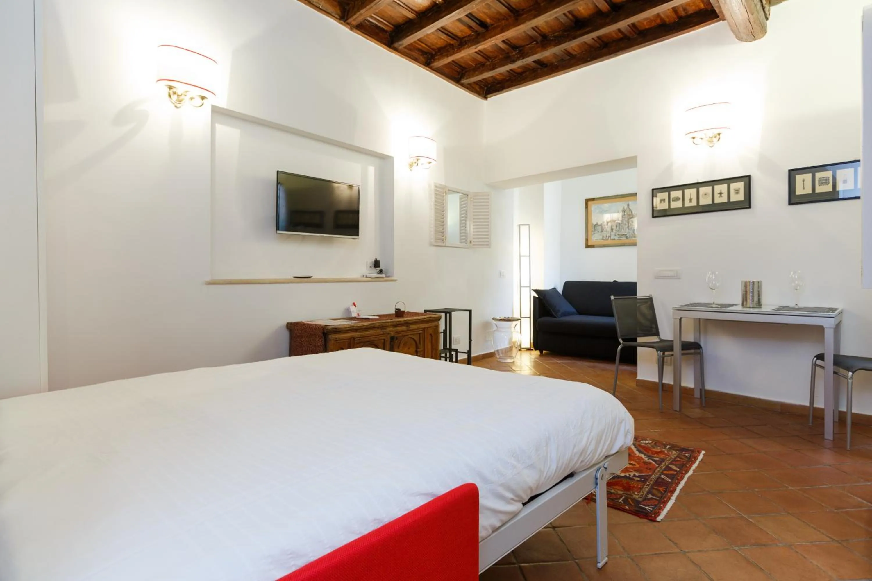 Photo of the whole room, Bed in NAVONA, Old Rome Lodge