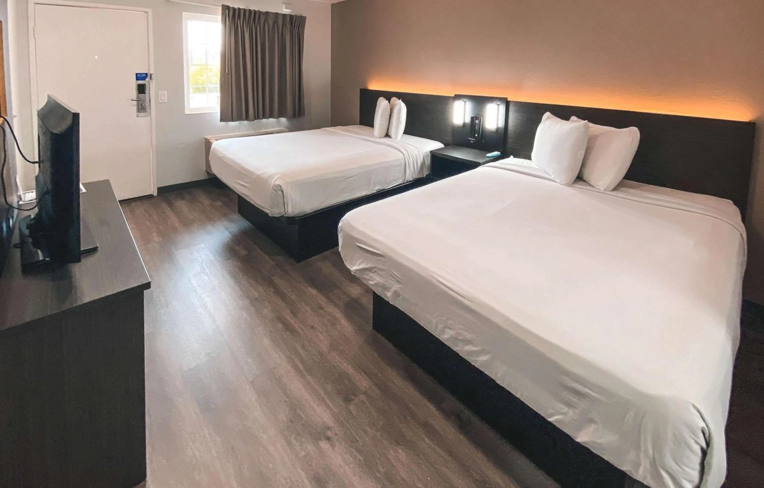 Bedroom, Bed in Studio 6 West Sacramento CA