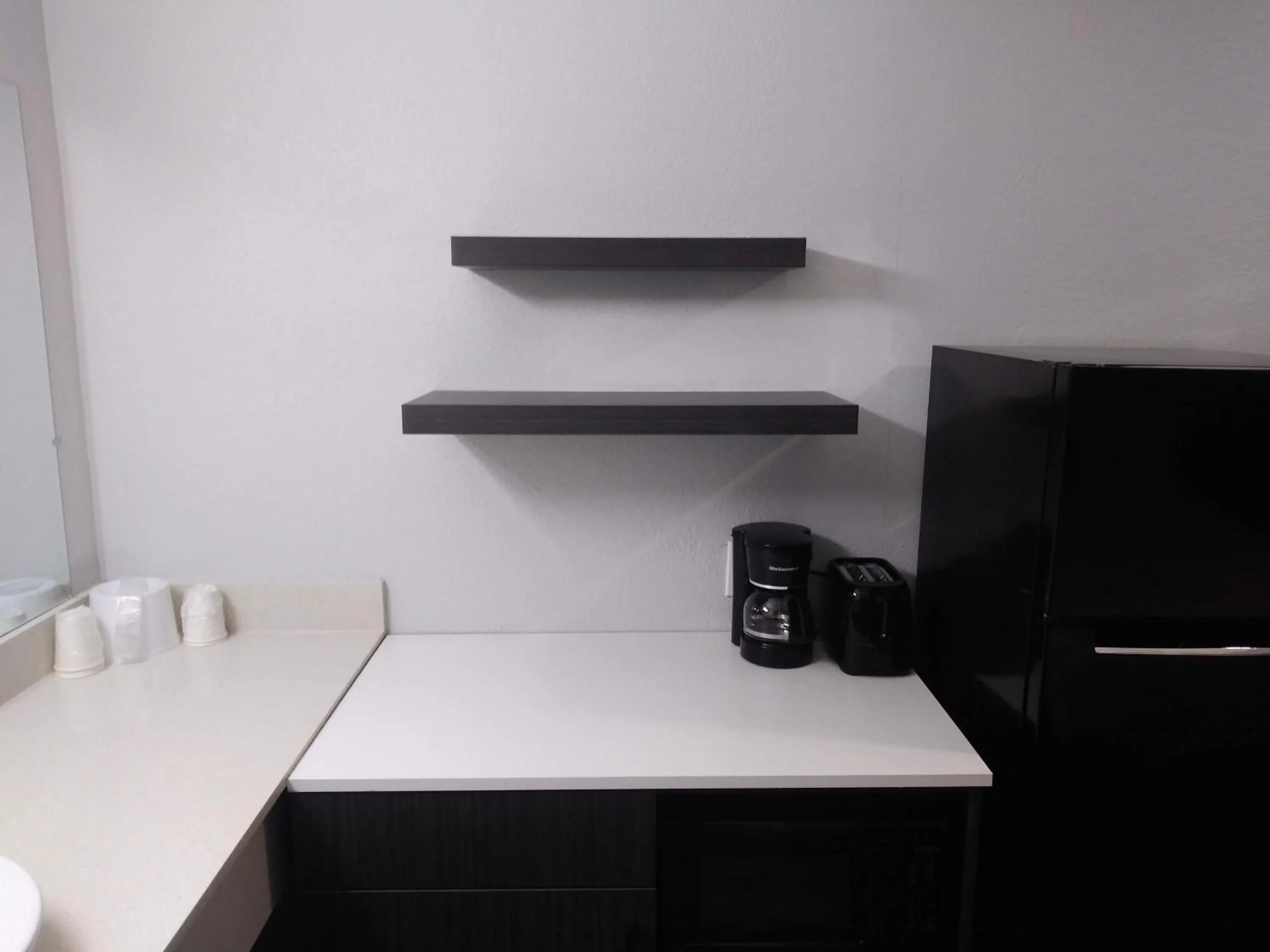 Coffee/tea facilities in Studio 6 West Sacramento CA