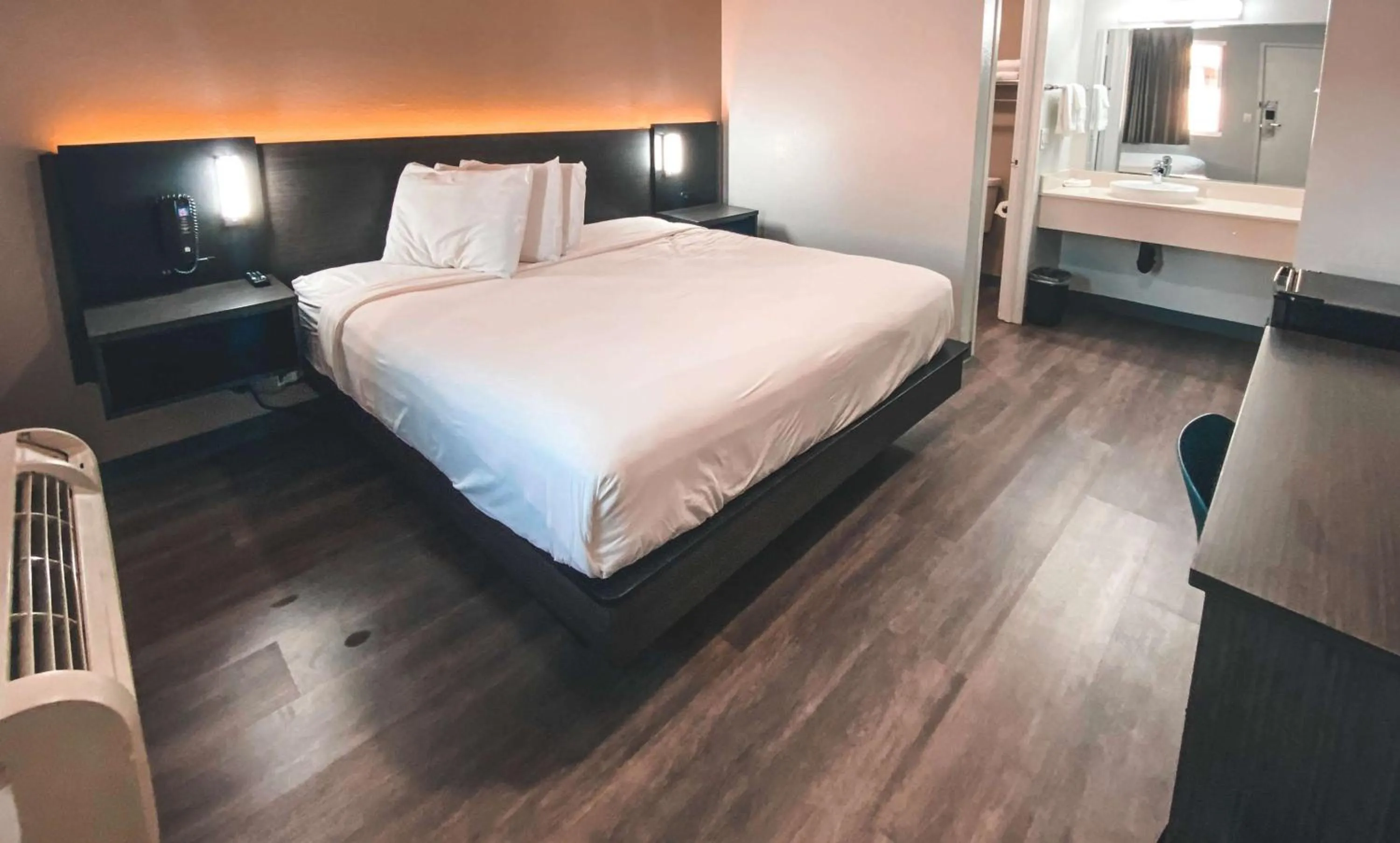 Bedroom, Bed in Studio 6 West Sacramento CA