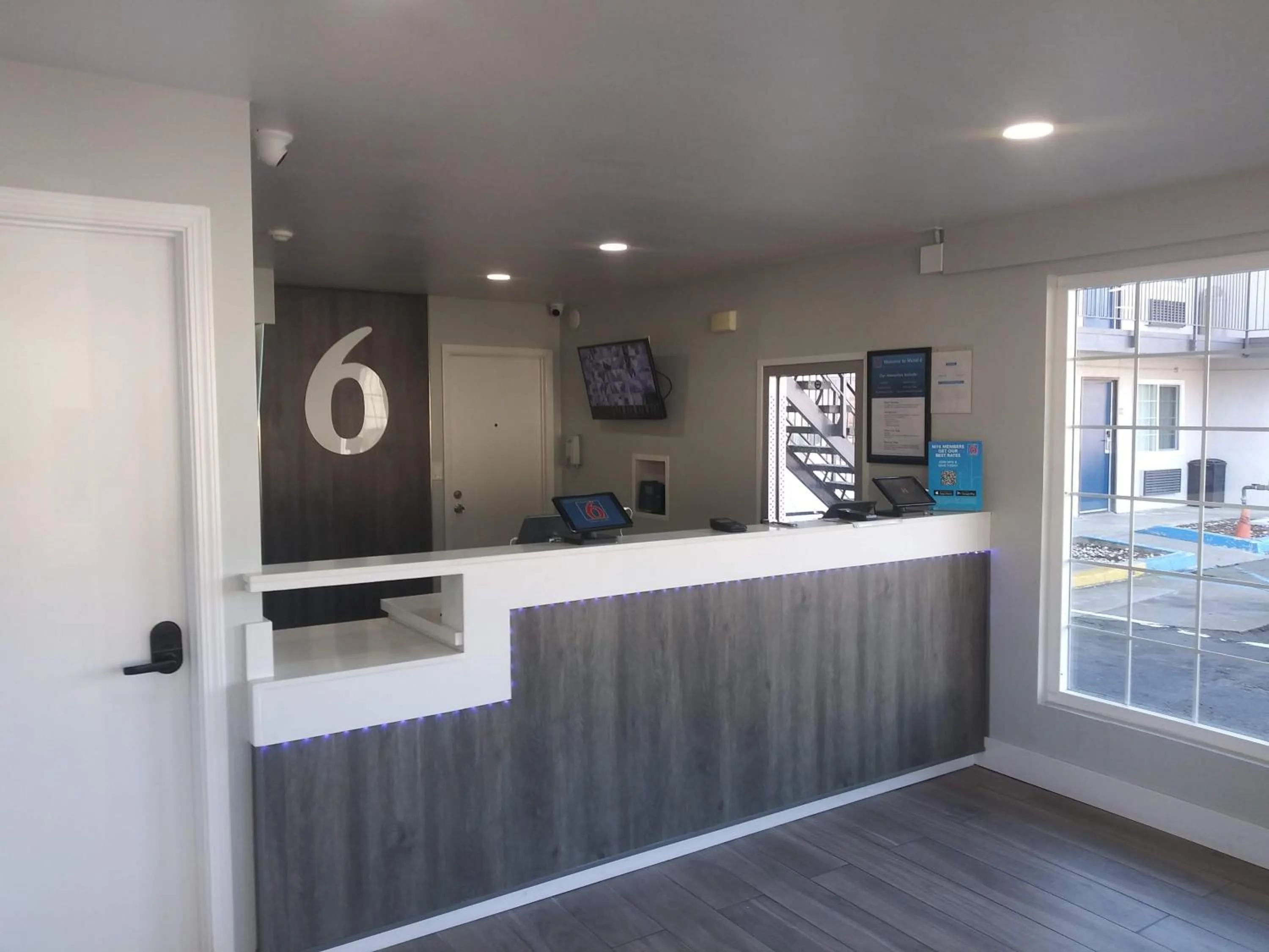 Lobby or reception in Studio 6 West Sacramento CA