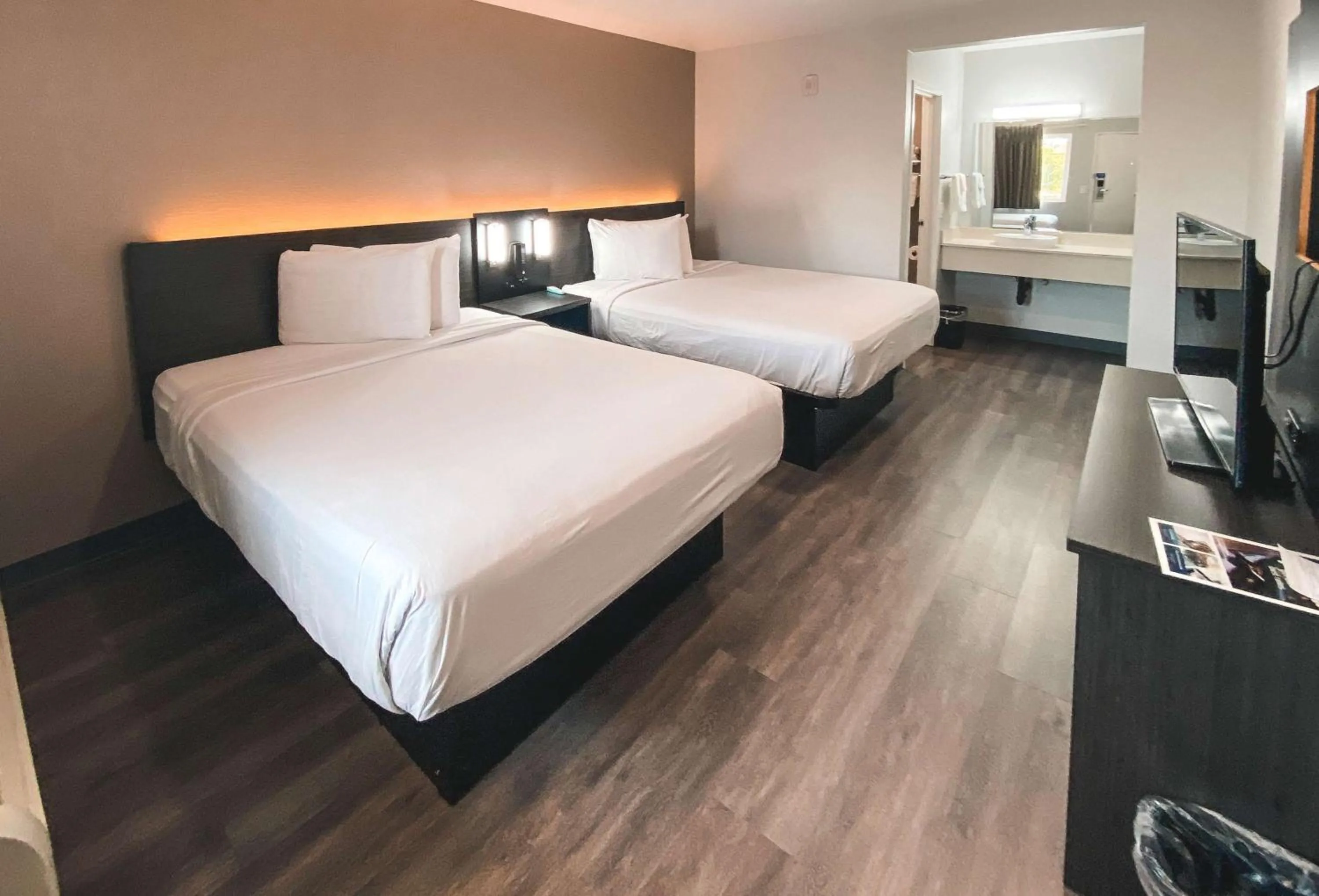 Bedroom, Bed in Studio 6 West Sacramento CA