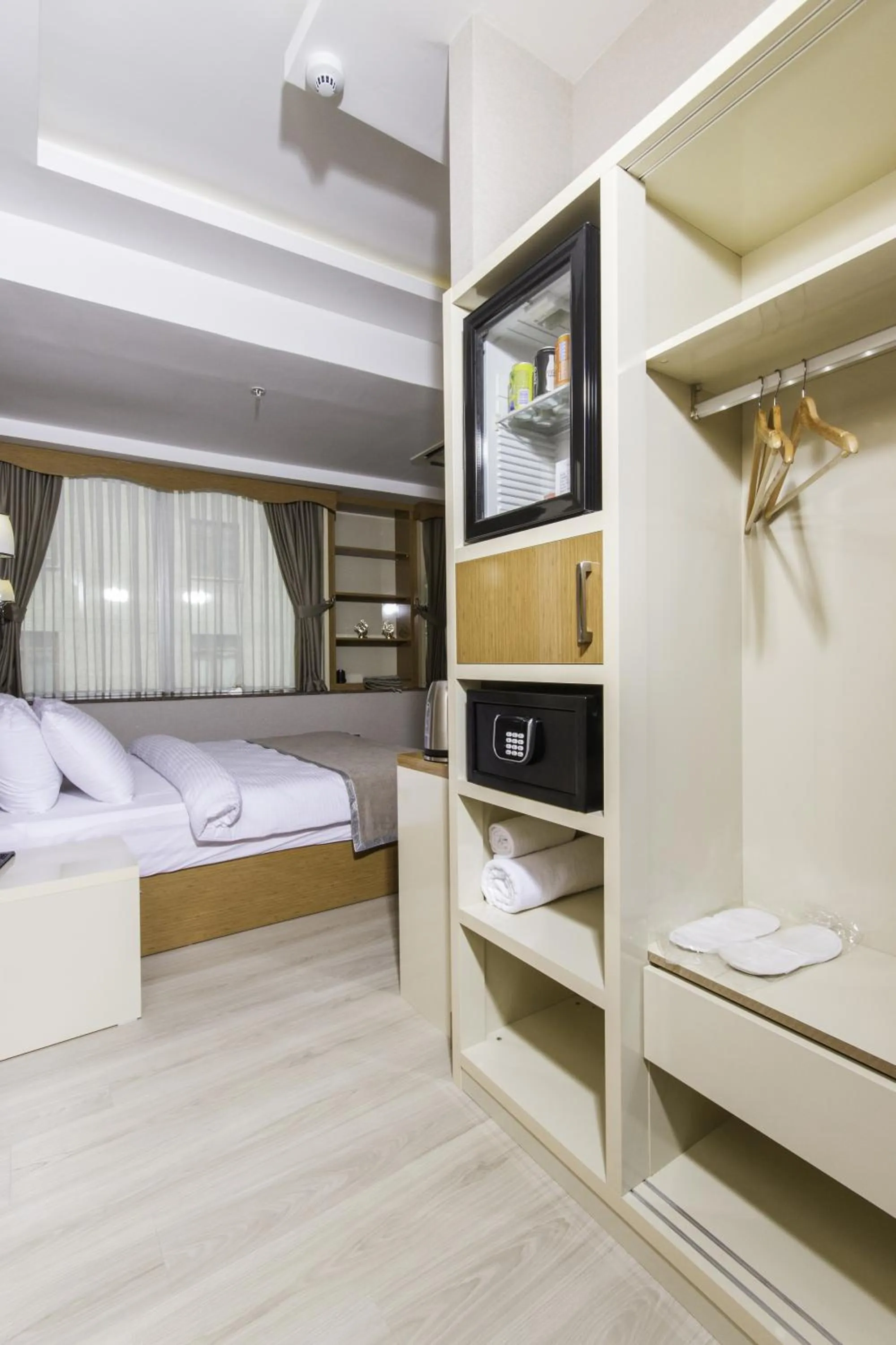 Photo of the whole room in mars hotel