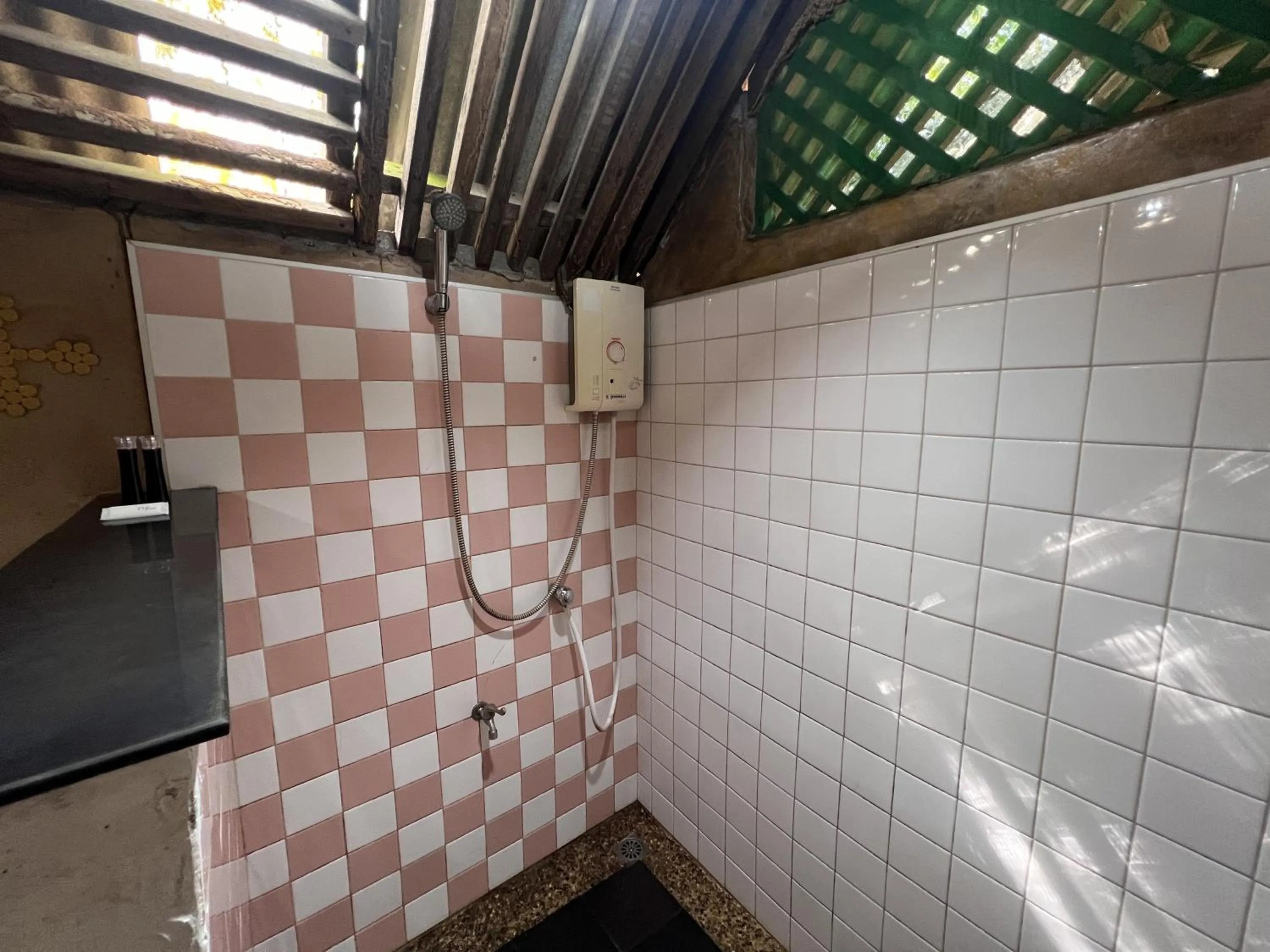 Shower in Pang Mai Resort