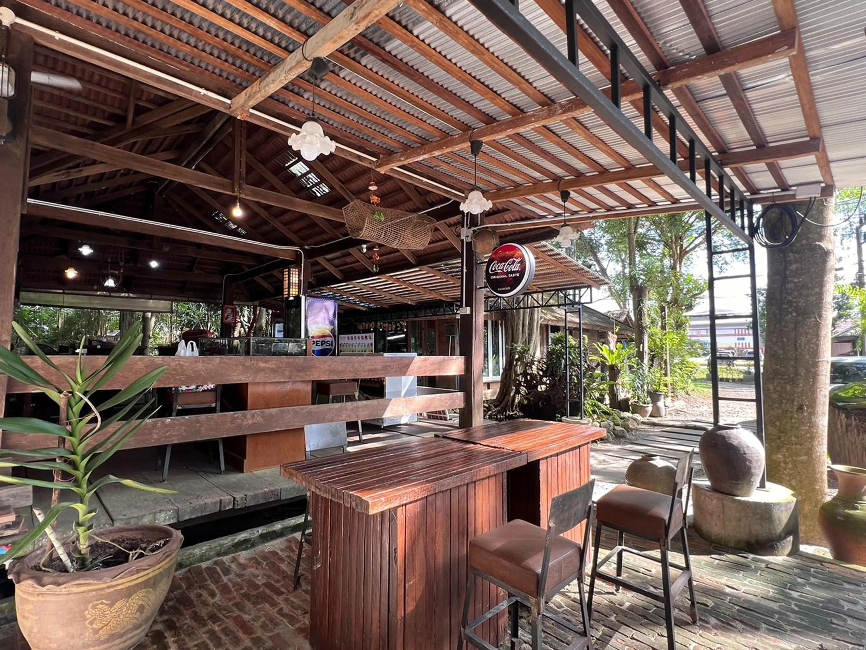 Restaurant/places to eat in Pang Mai Resort