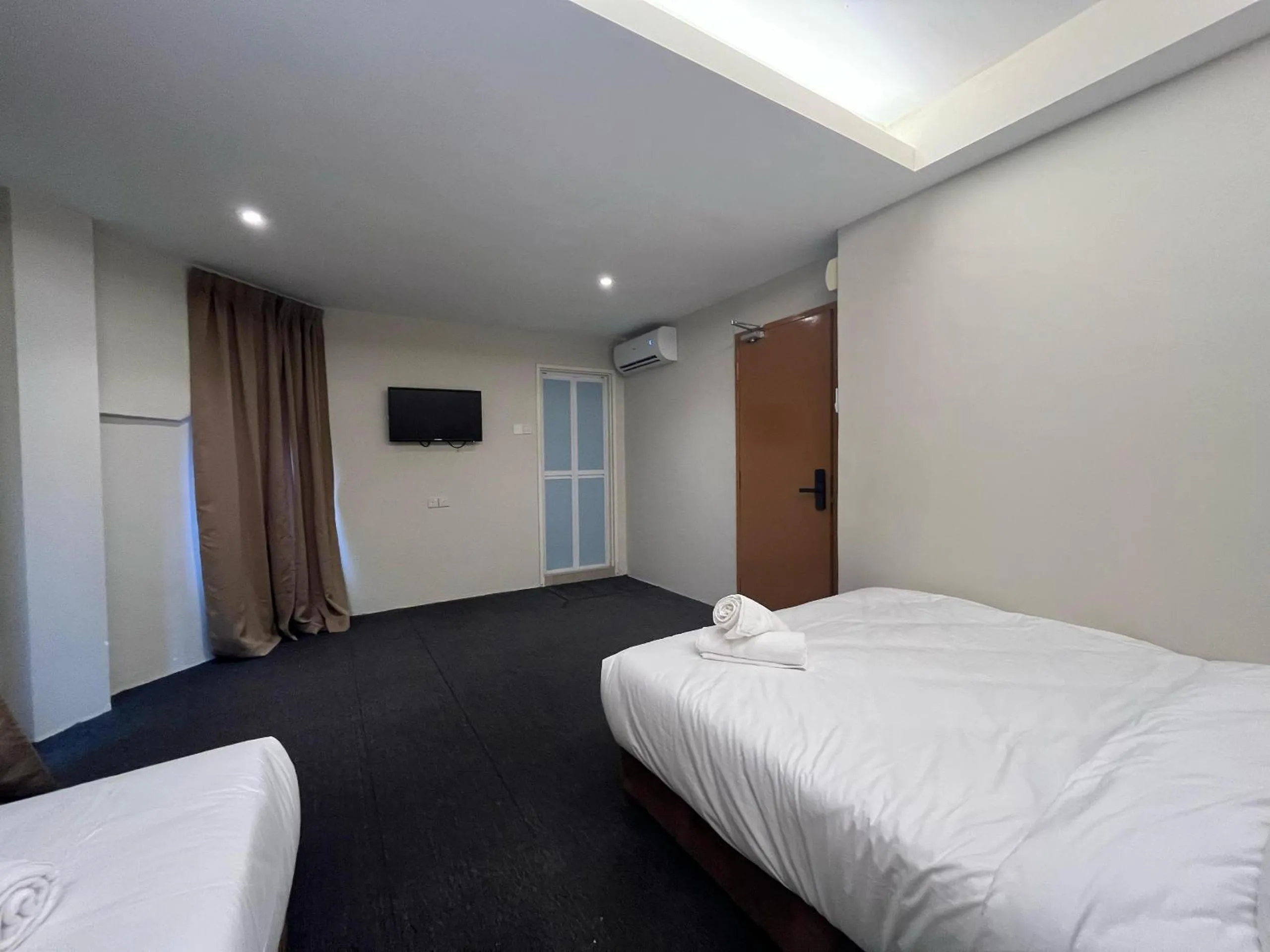 Bed in Swing and Pillows - Malacca Mahkota Parade