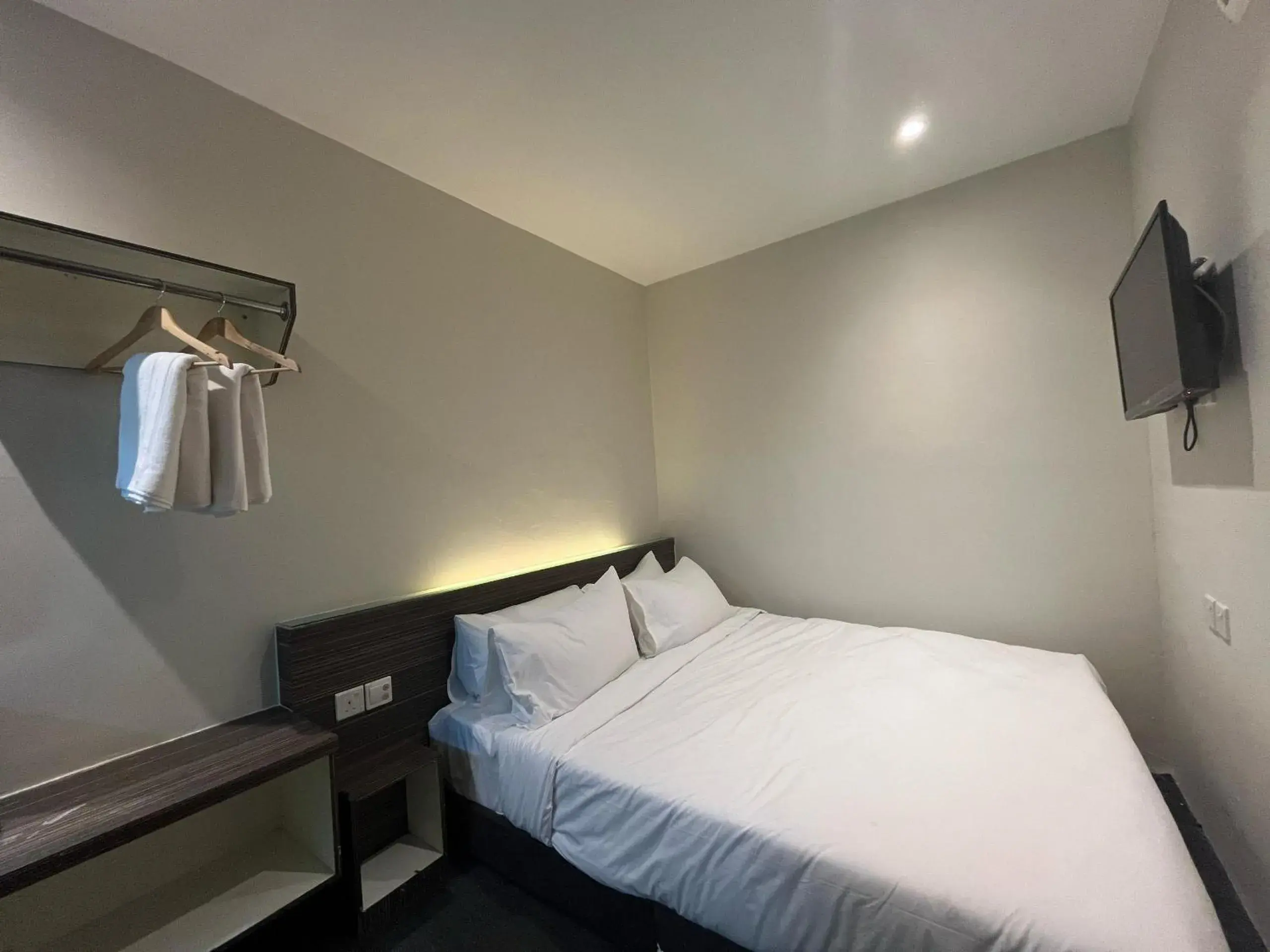 Standard Queen Room - single occupancy in Swing and Pillows - Malacca Mahkota Parade Standard Queen Room - single occupancy in Swing and Pillows - Malacca Mahkota Parade