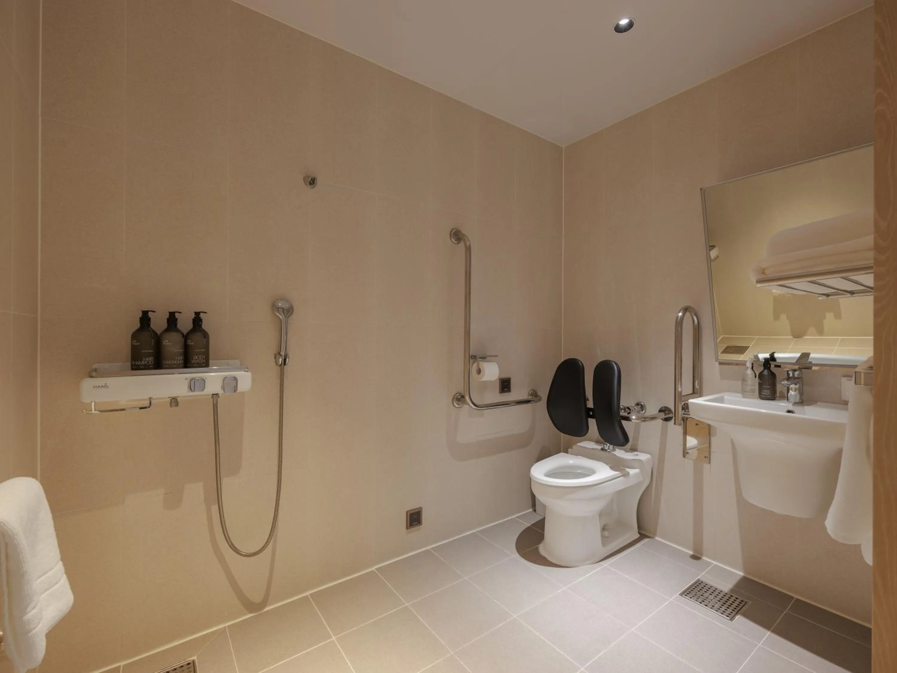 Shower in Le Collective Sokcho Central