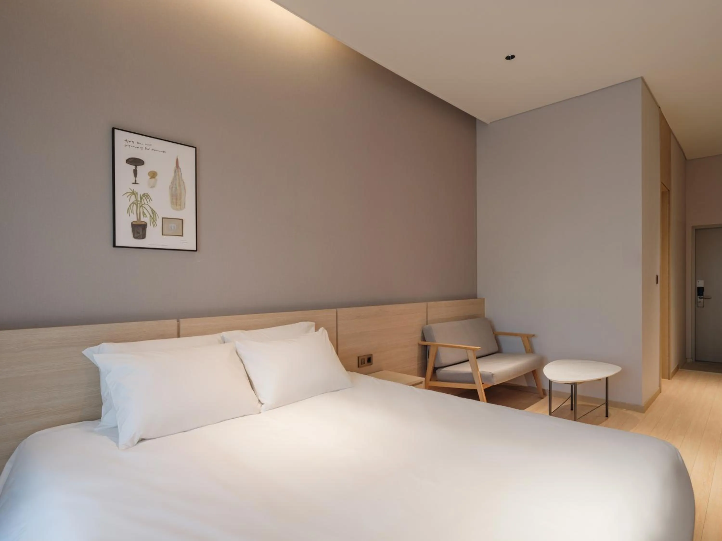 Bed in Le Collective Sokcho Central