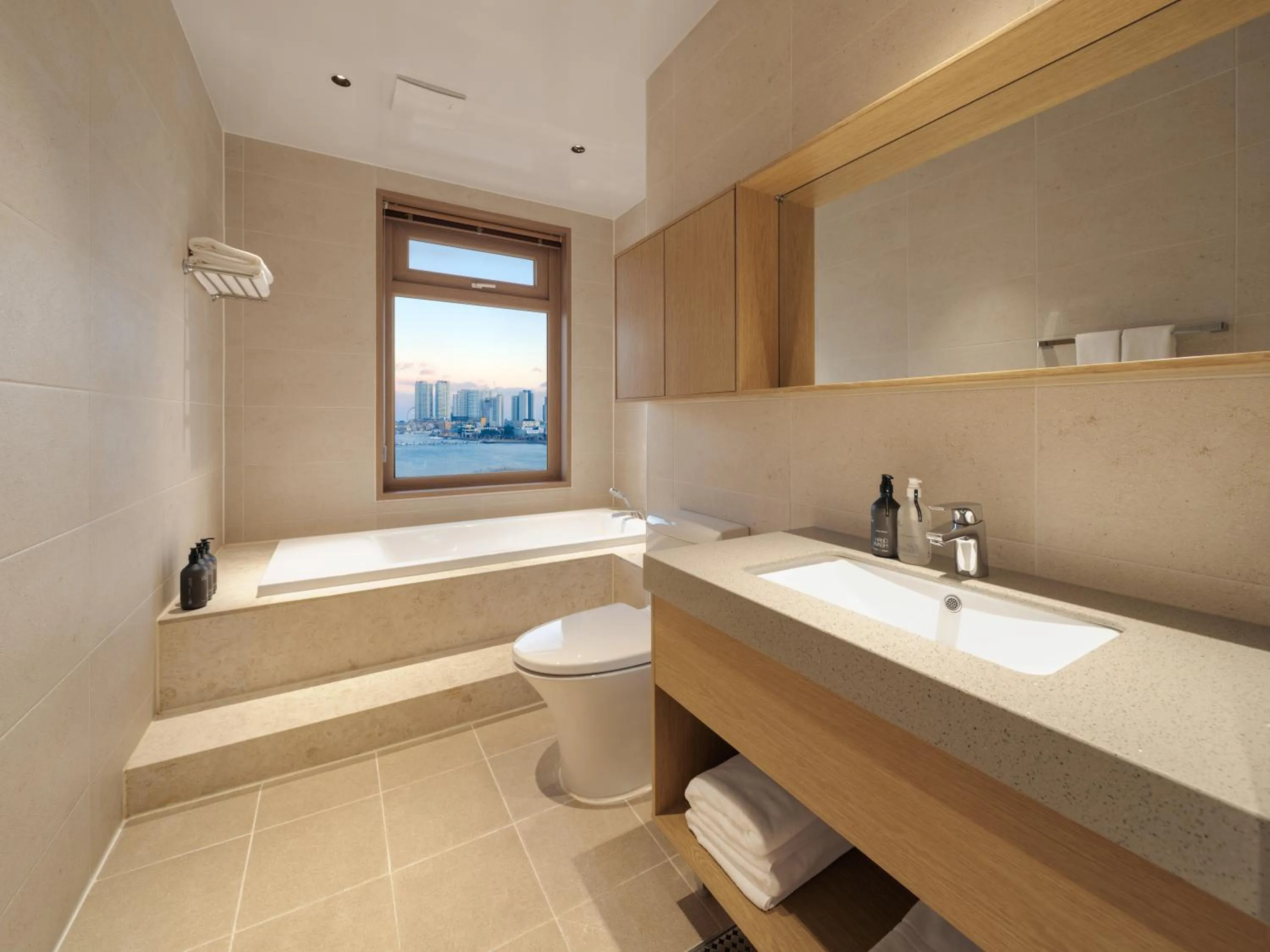 Toilet in Le Collective Sokcho Central