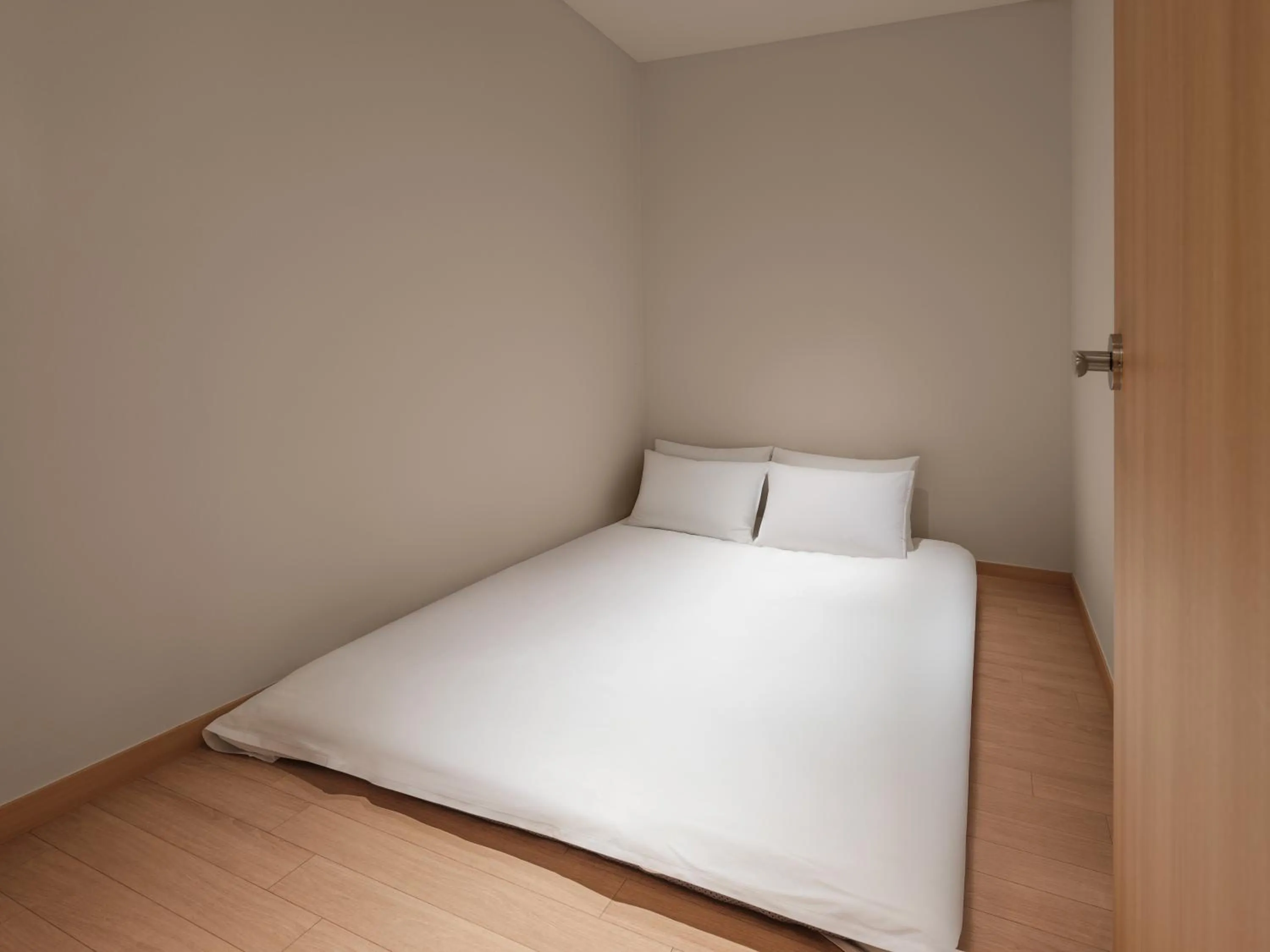 Bedroom, Bed in Le Collective Sokcho Central