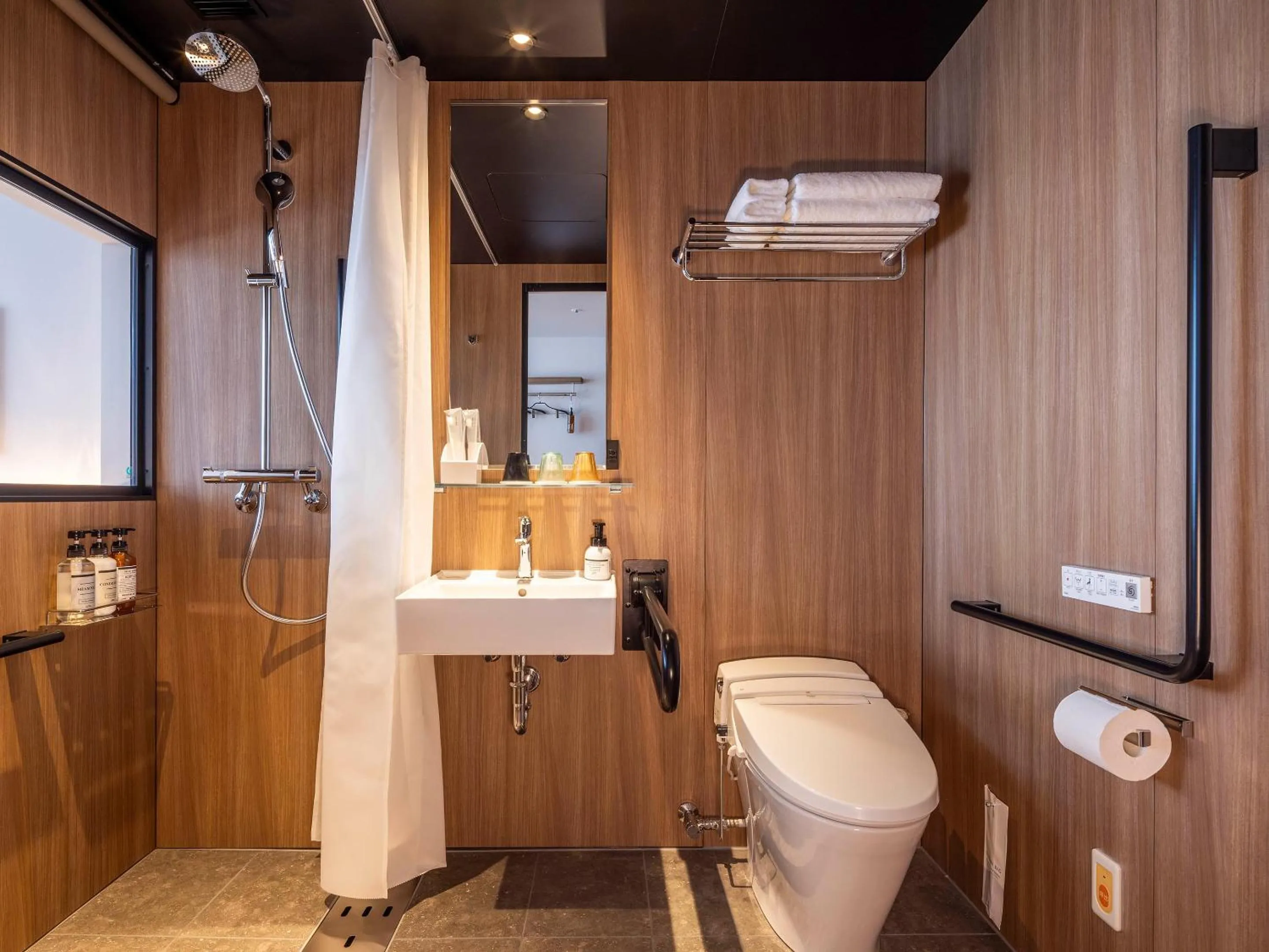 Shower in SAPPORO HOTEL by GRANBELL