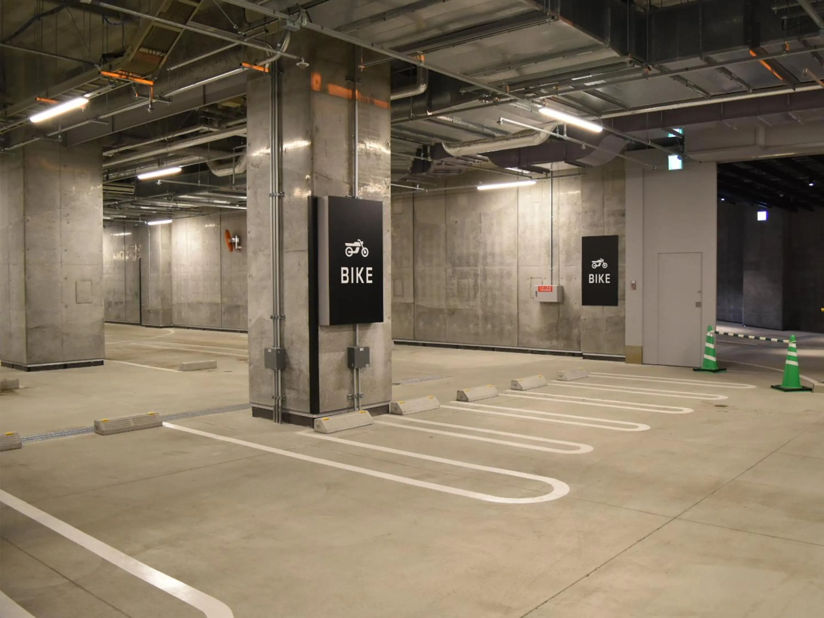 Parking in SAPPORO HOTEL by GRANBELL