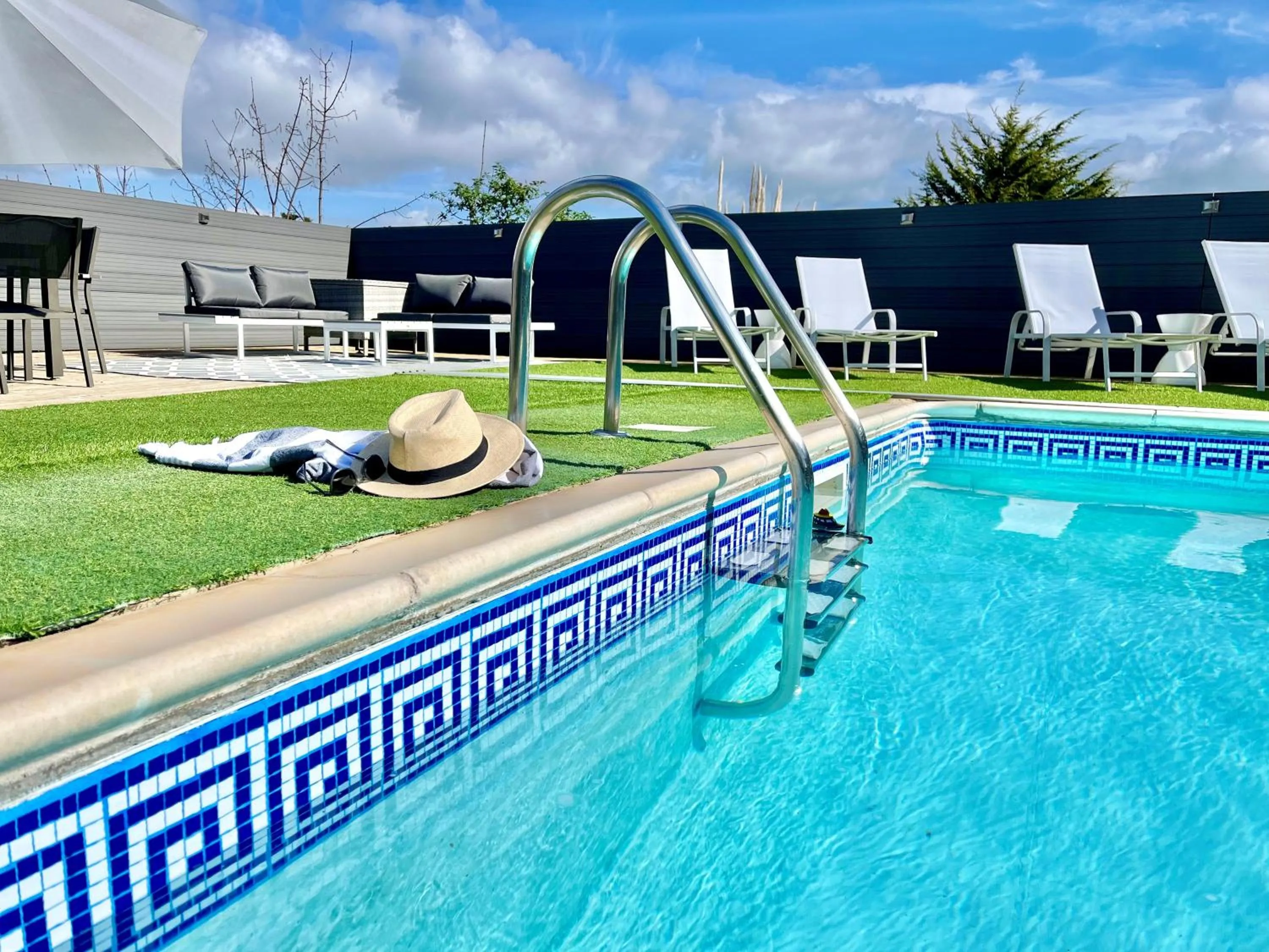 Swimming pool in Atlantis Holiday Apartments