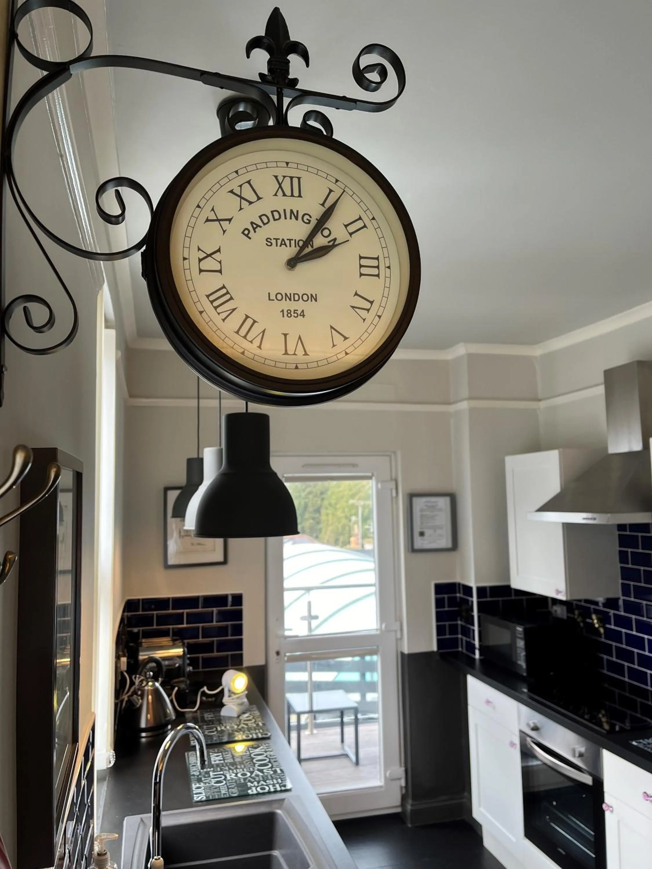 Kitchen or kitchenette in Atlantis Holiday Apartments