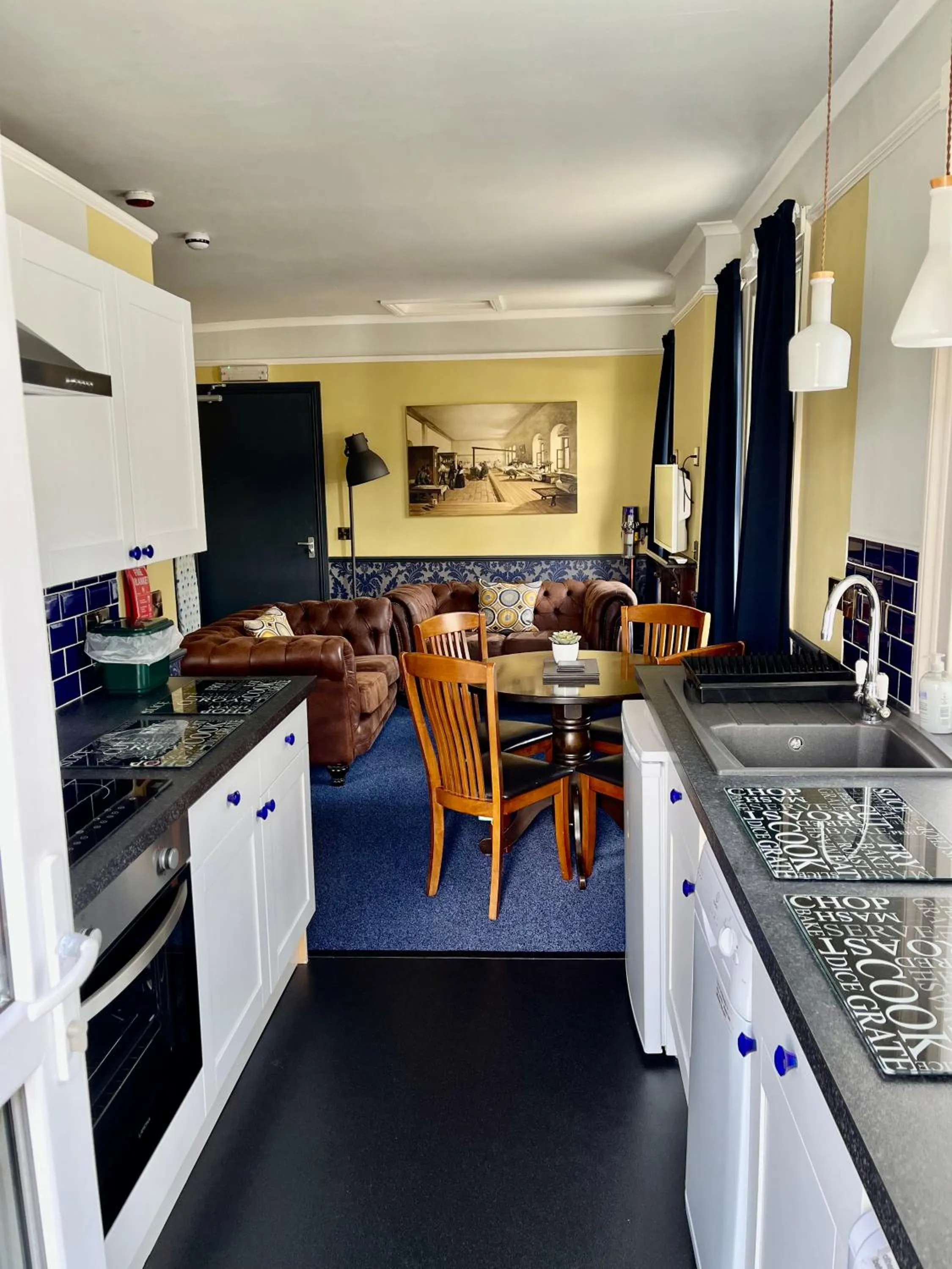 Kitchen or kitchenette in Atlantis Holiday Apartments