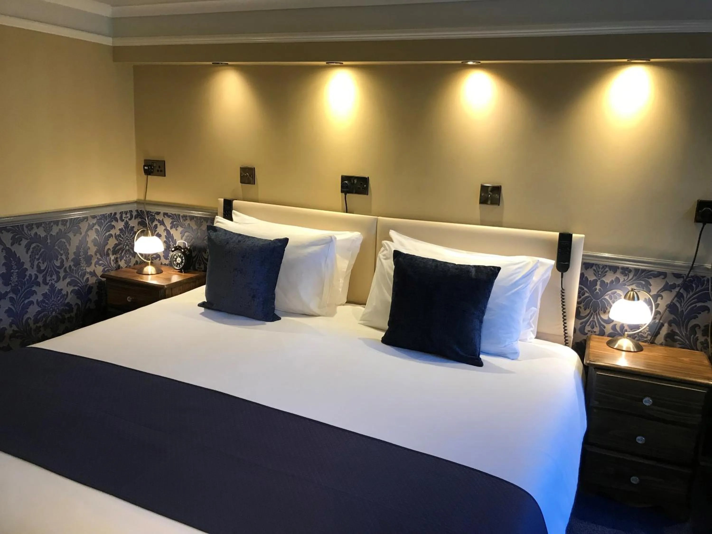 Bedroom, Bed in Atlantis Holiday Apartments