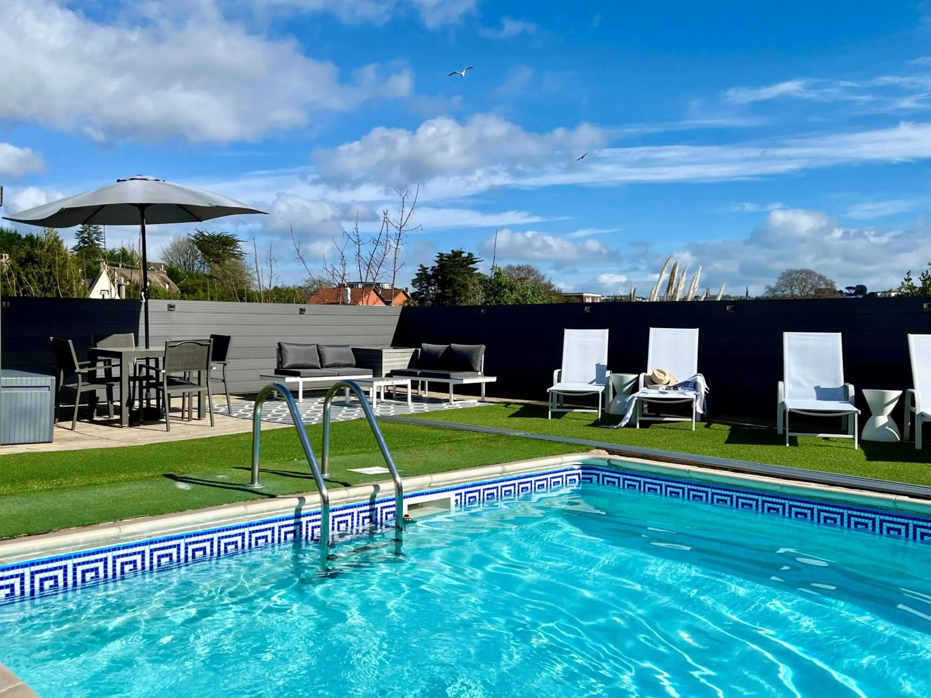 Swimming pool in Atlantis Holiday Apartments