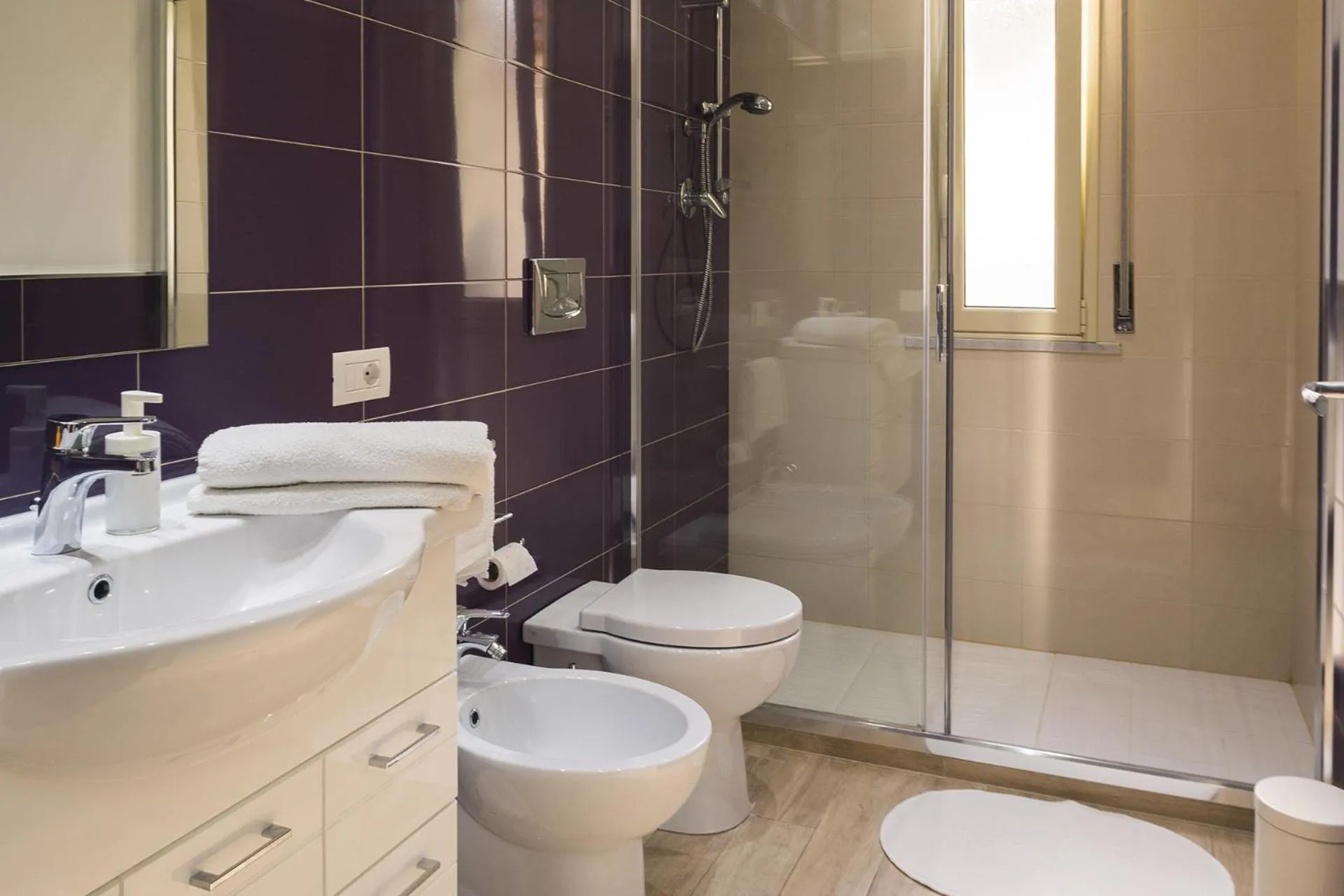 Bathroom in House Etna View