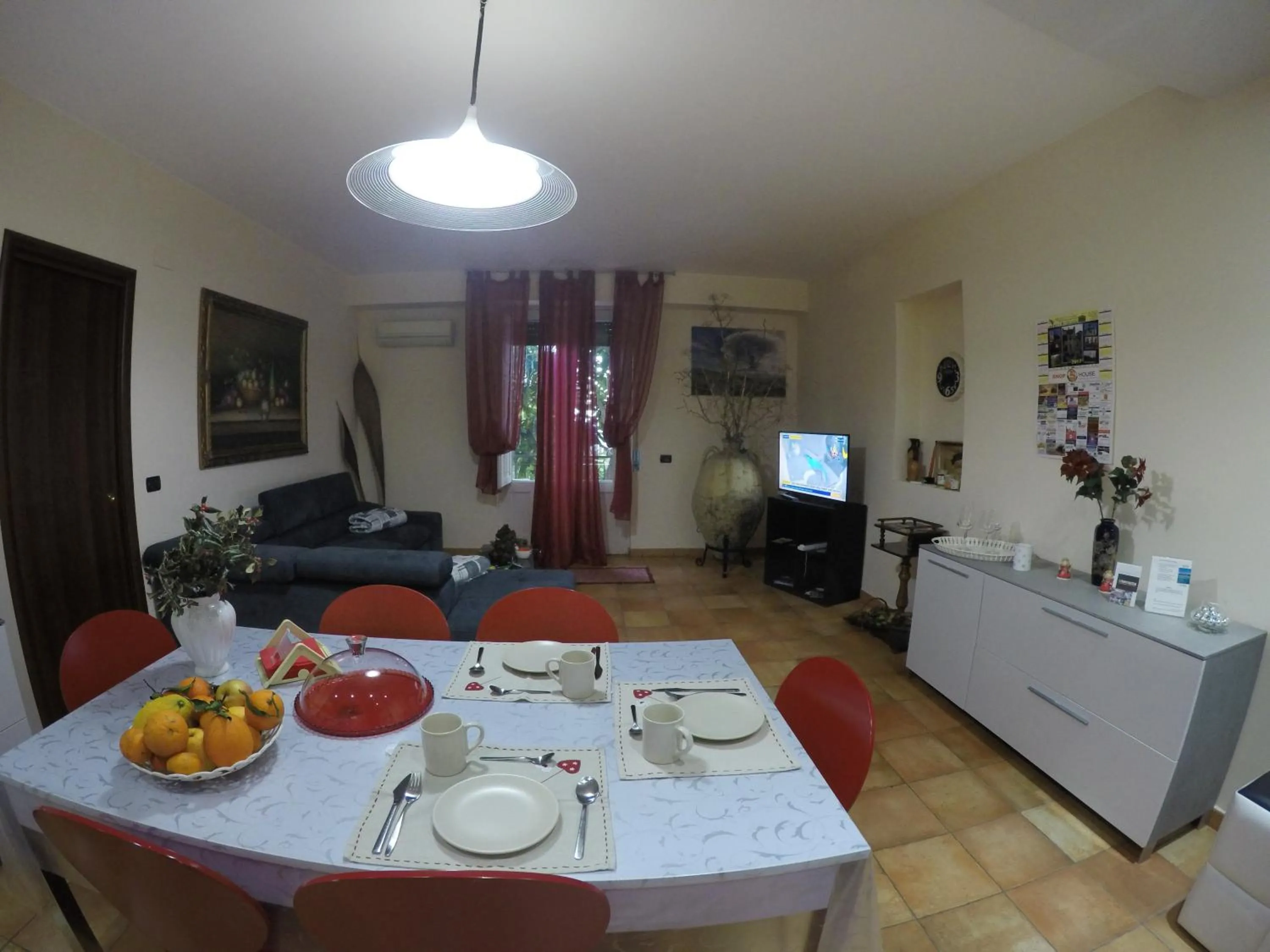 Dining area in House Etna View