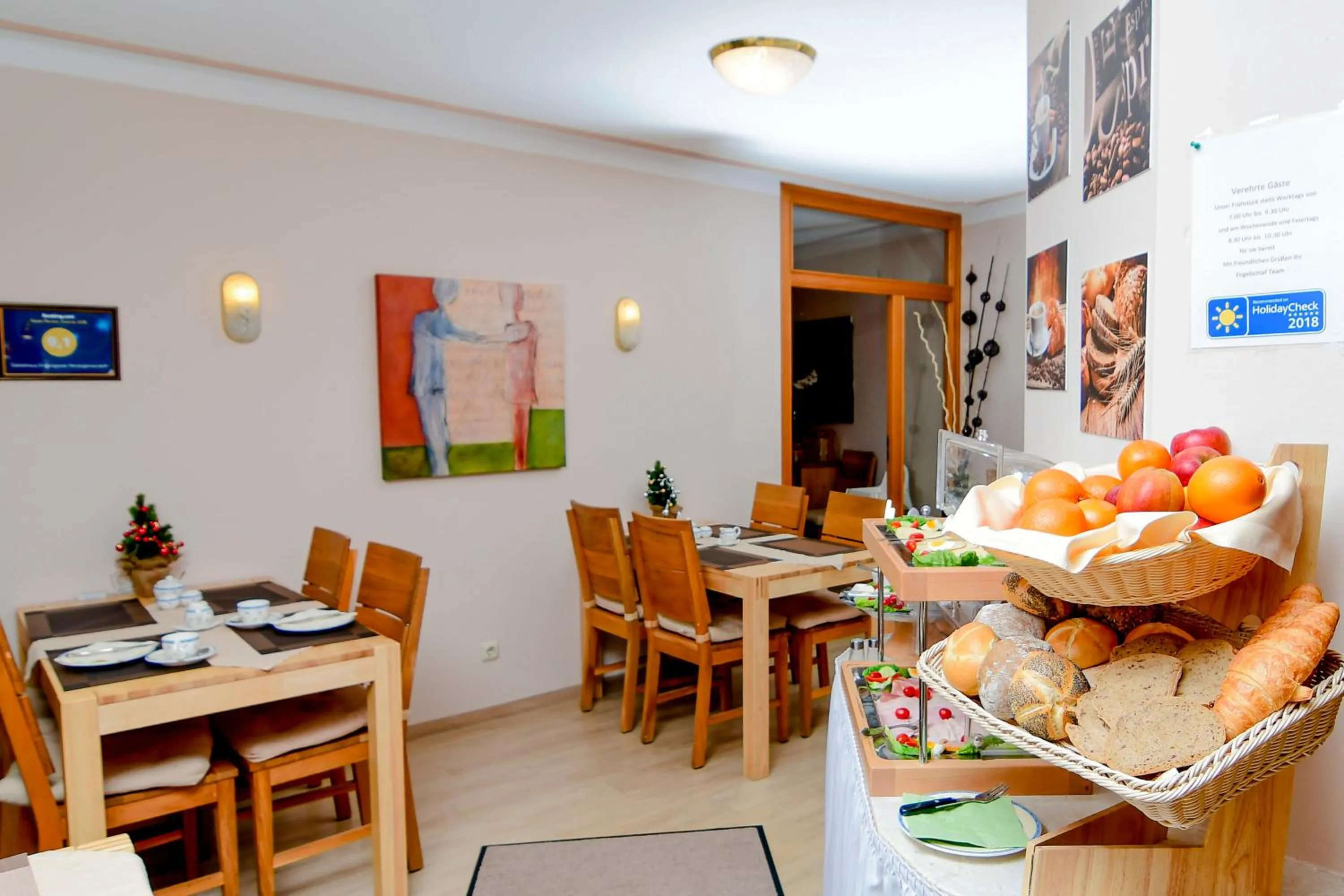 Dining area in Gästehaus Engelgasse Herzogenaurach