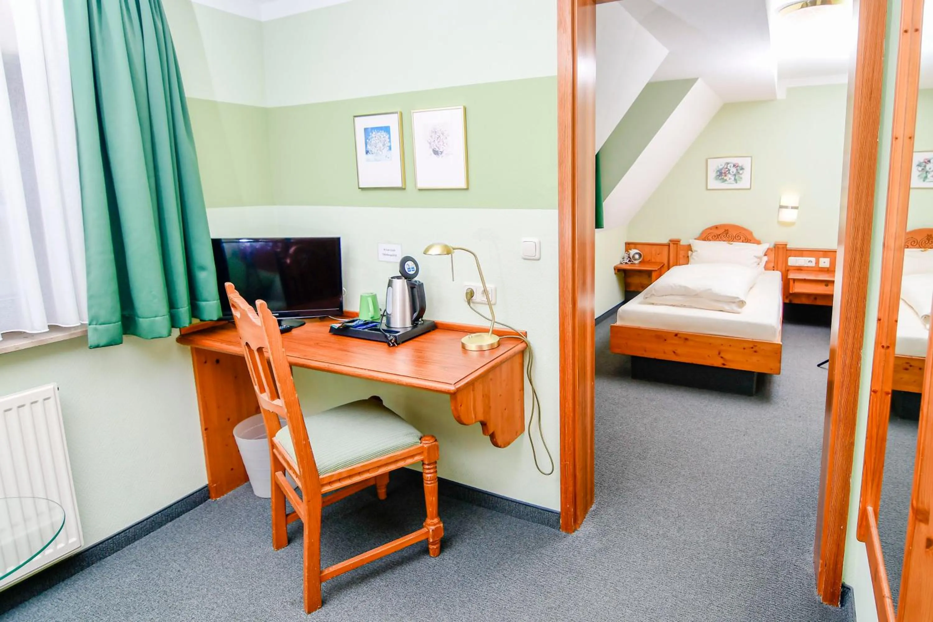 Photo of the whole room, Bed in Gästehaus Engelgasse Herzogenaurach