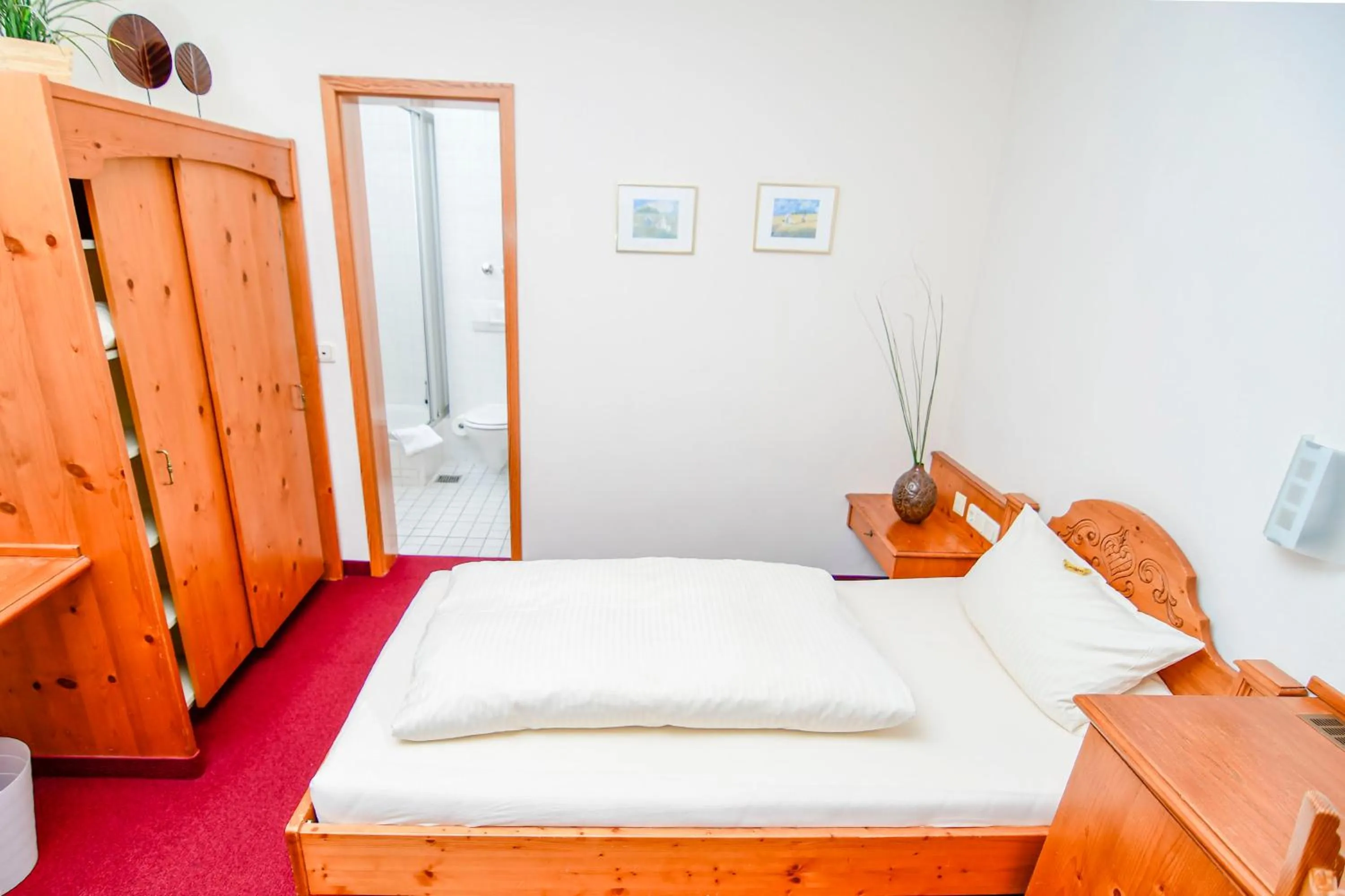 Photo of the whole room, Bed in Gästehaus Engelgasse Herzogenaurach