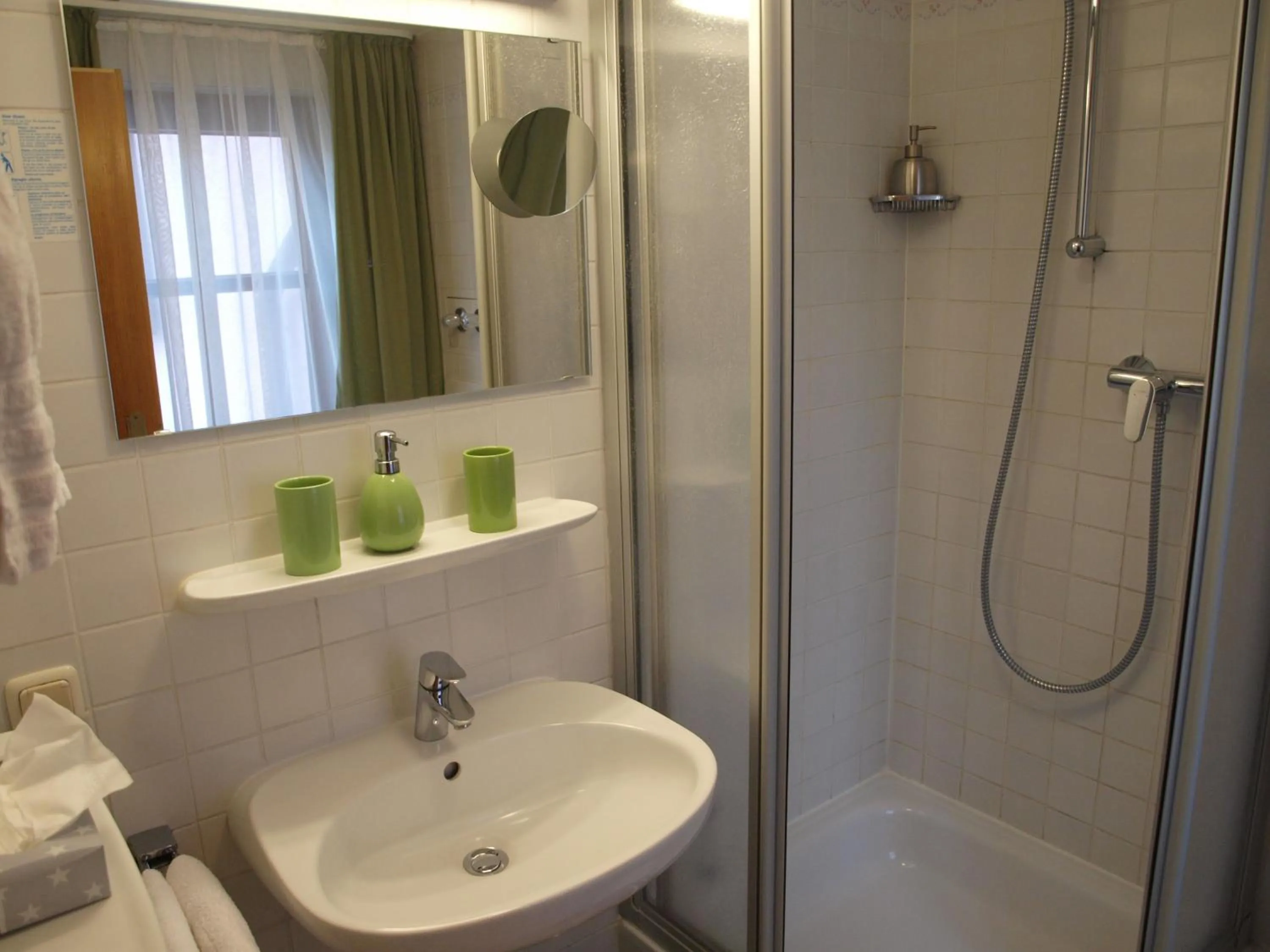 Bathroom in Gästehaus Engelgasse Herzogenaurach