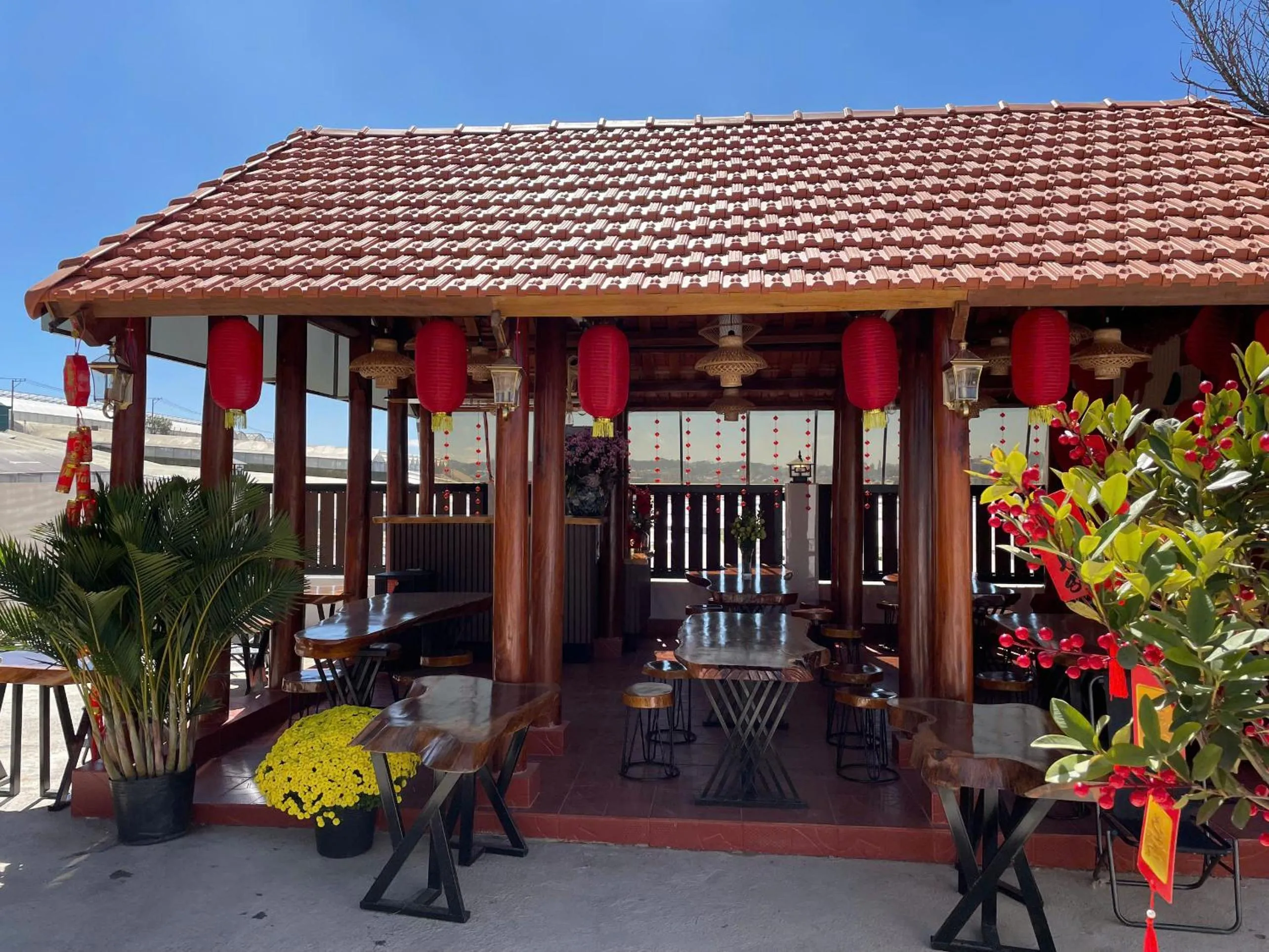 Patio in Anteaus Hotel Đà Lạt