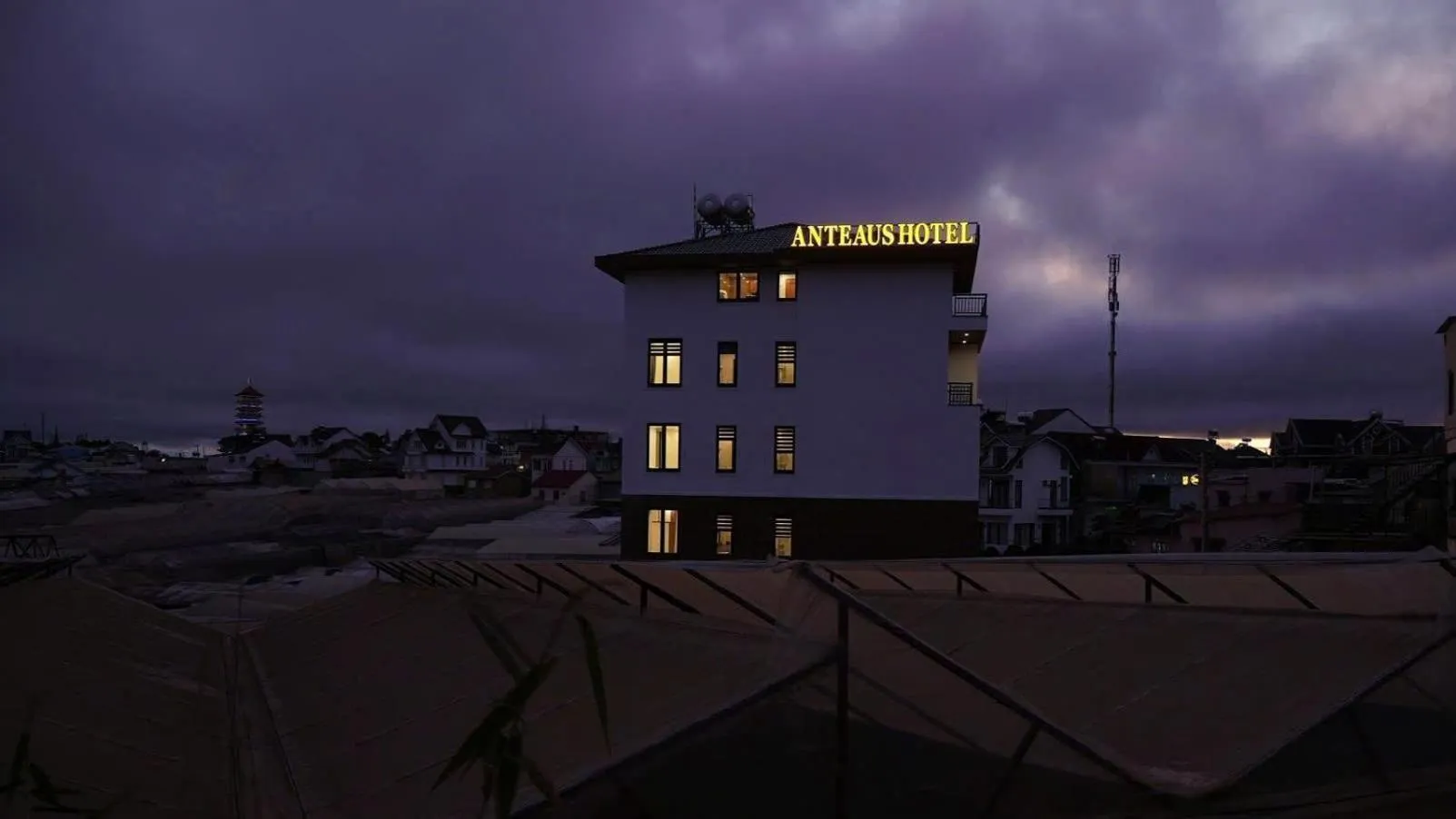 Property building in Anteaus Hotel Đà Lạt