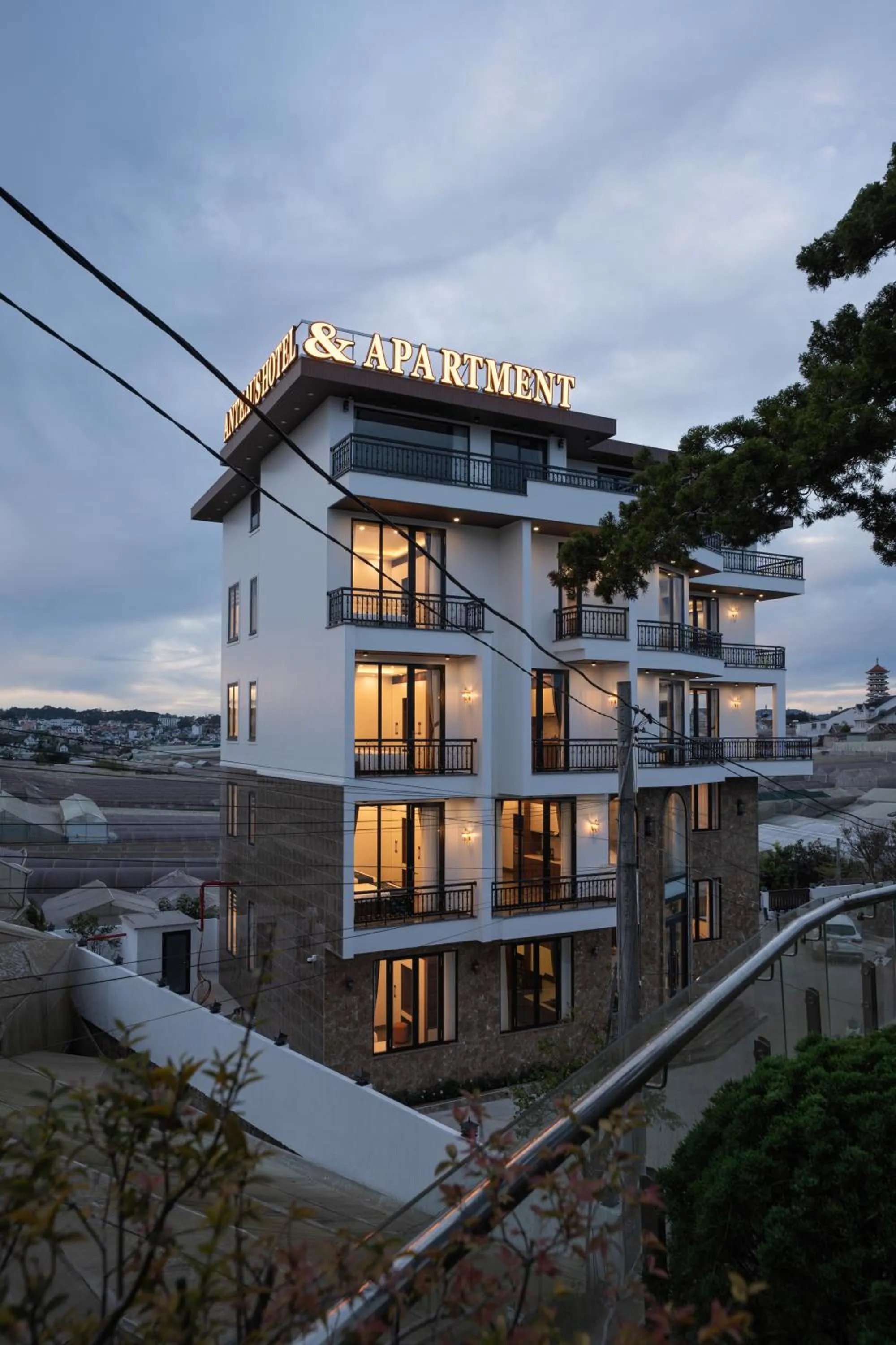 Property building in Anteaus Hotel Đà Lạt