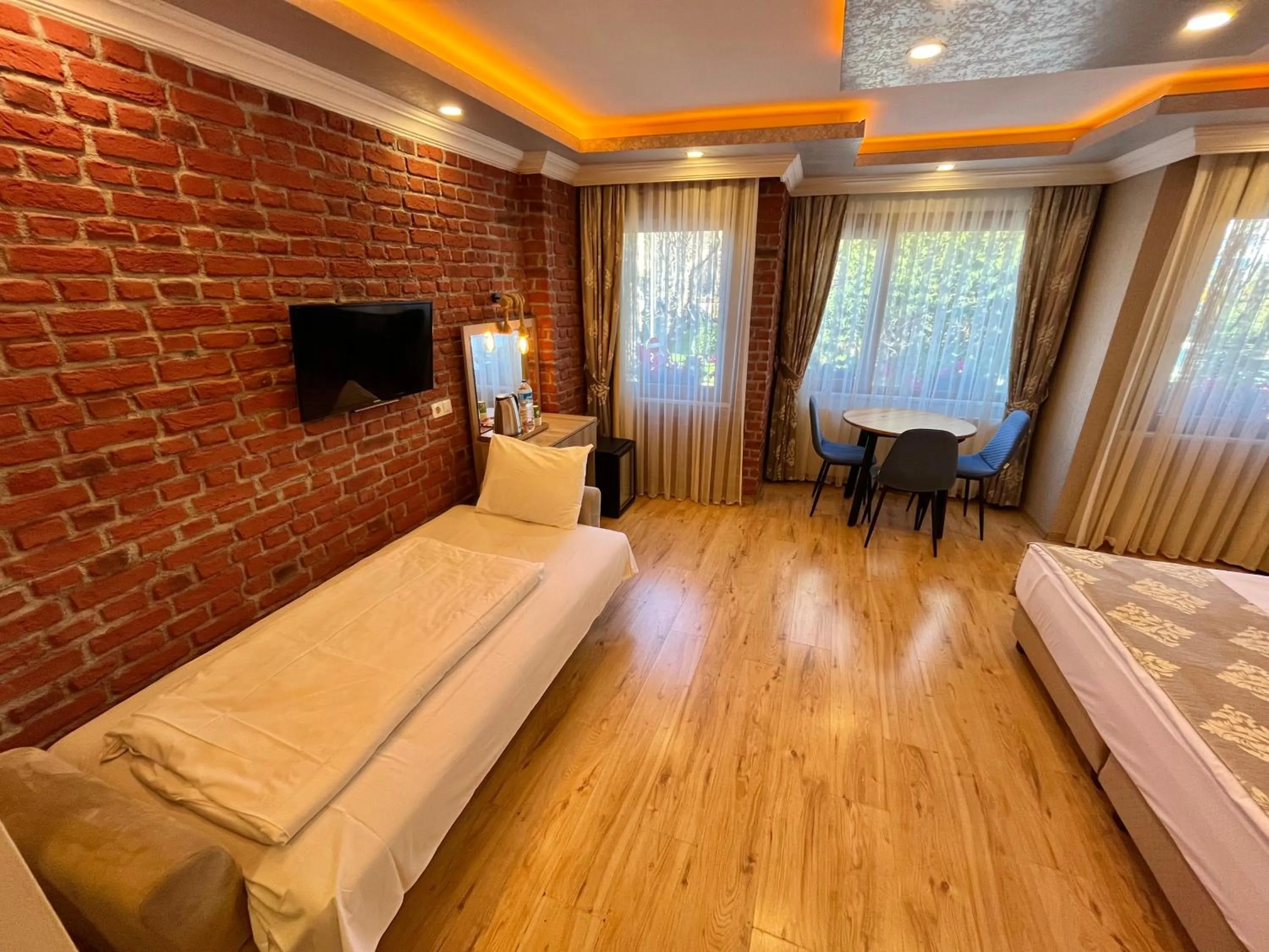 TV and multimedia, Bed in Meydan Suites