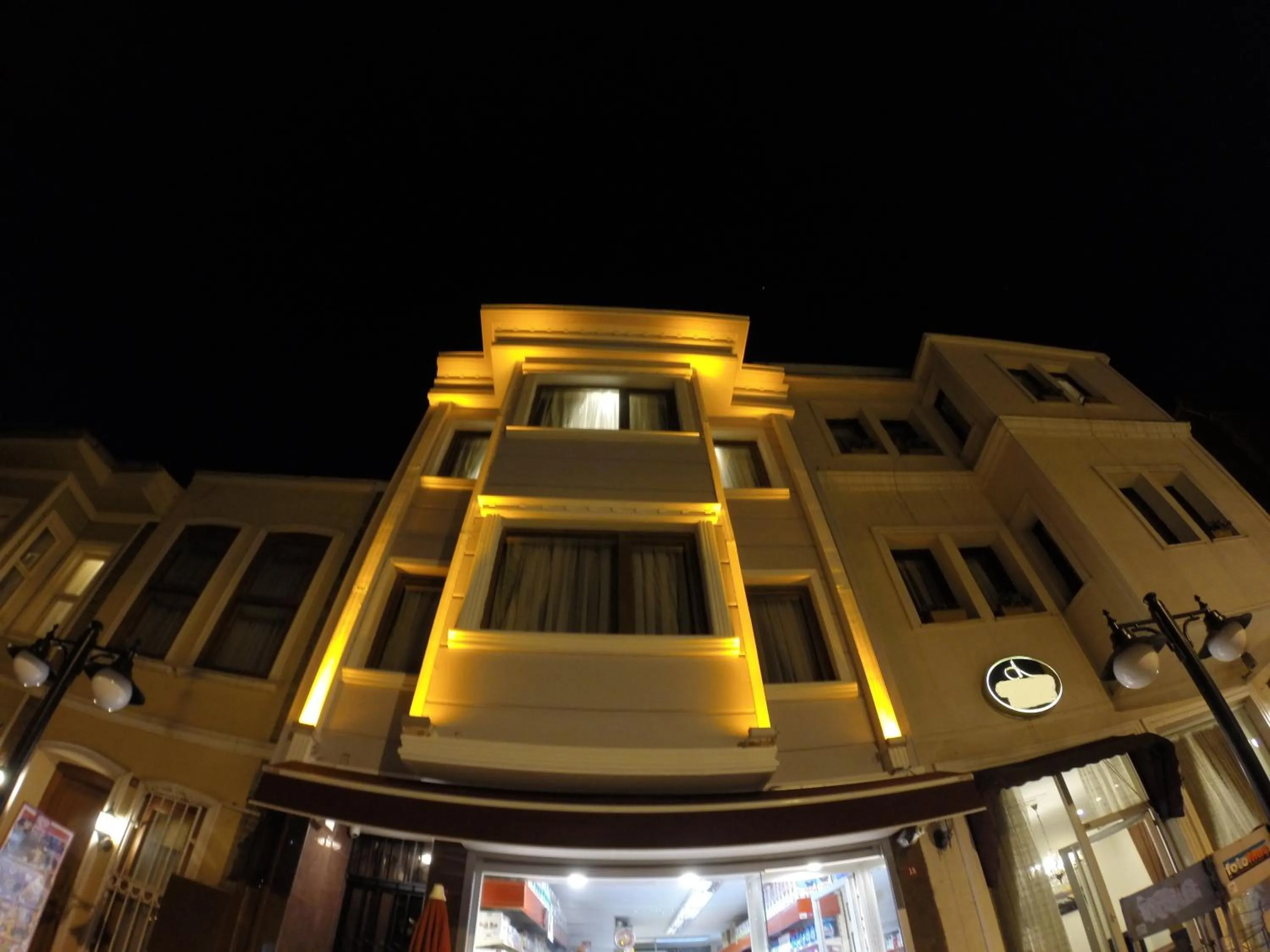 Facade/entrance in Meydan Suites