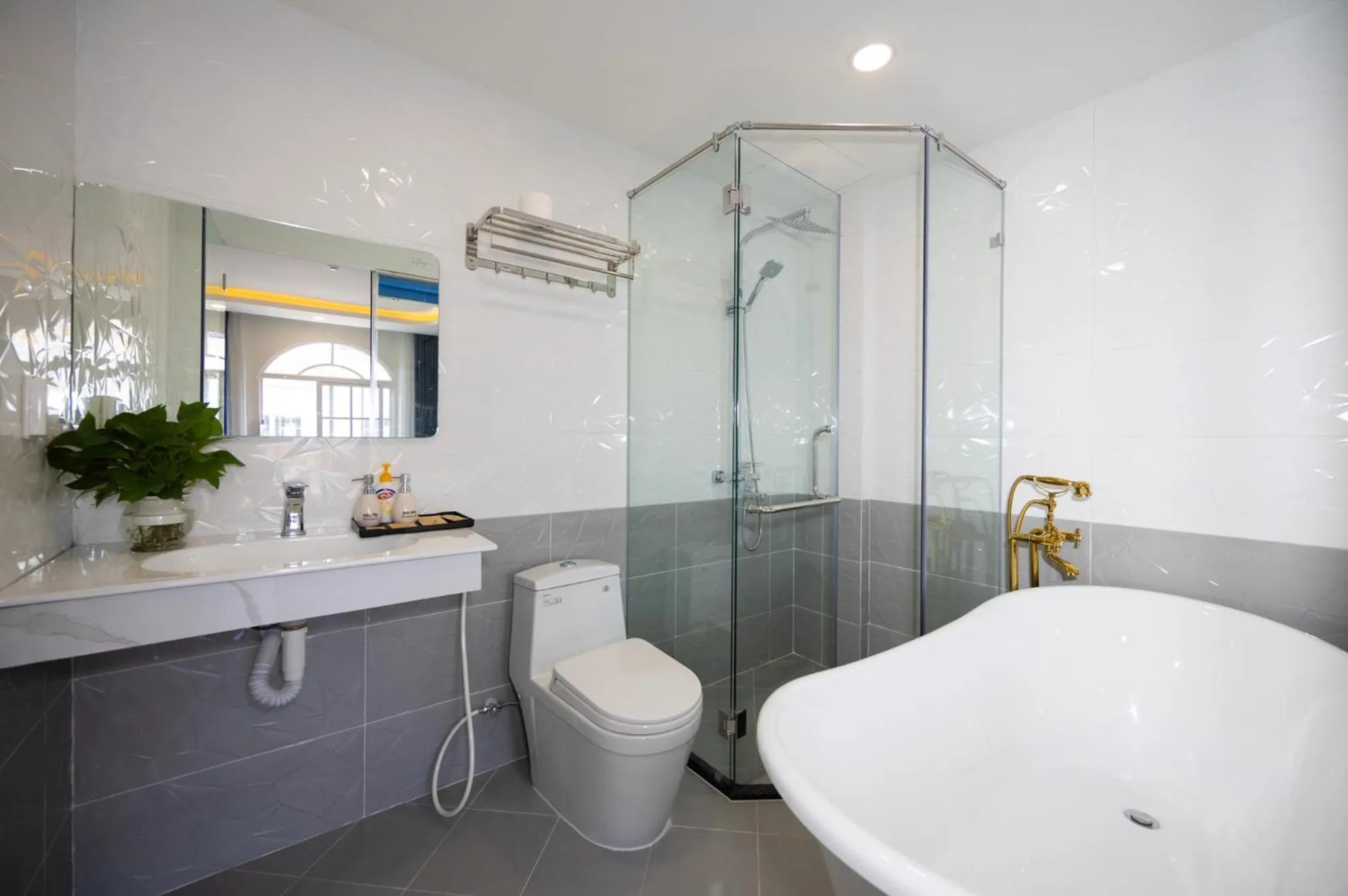 Shower in Tiamo Hotel