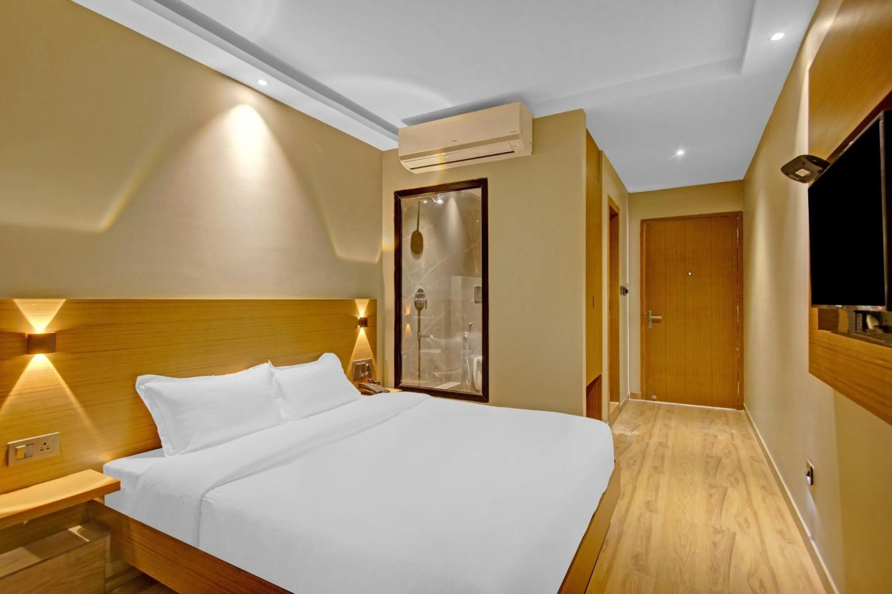 Photo of the whole room, Bed in Capital O Penthouse