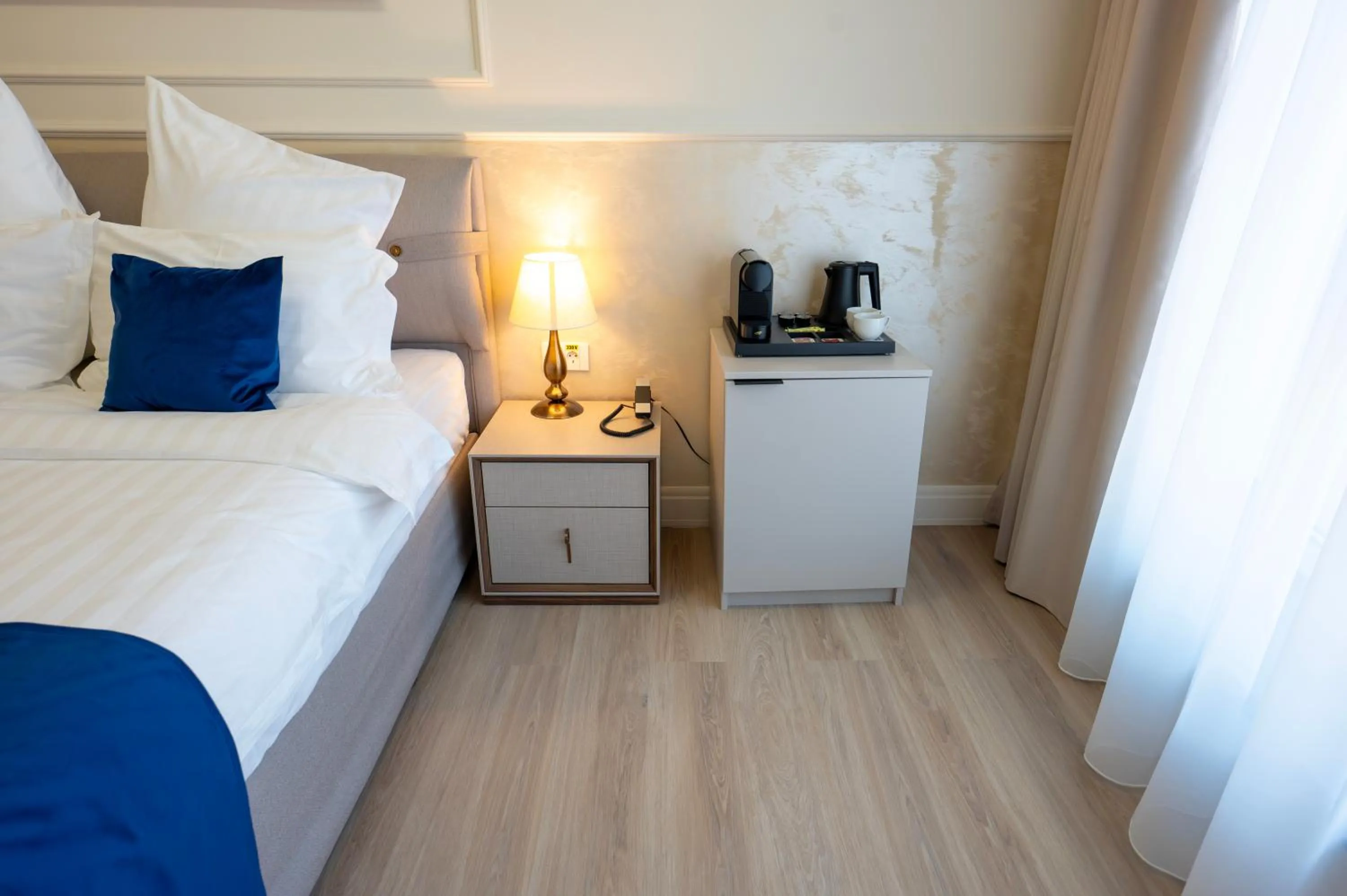 minibar, Bed in Le Blanc Cotroceni Hotel