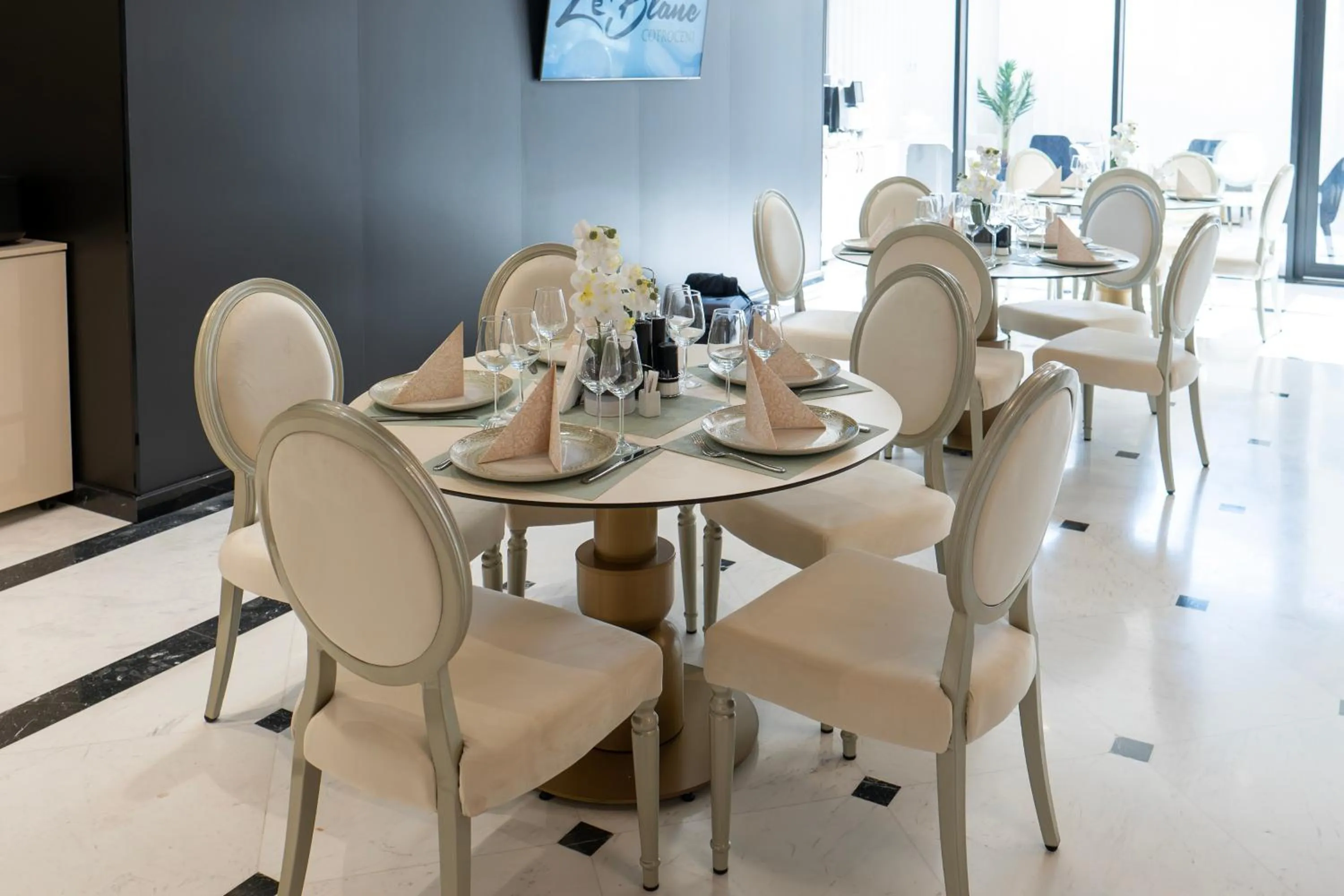 Restaurant/places to eat in Le Blanc Cotroceni Hotel