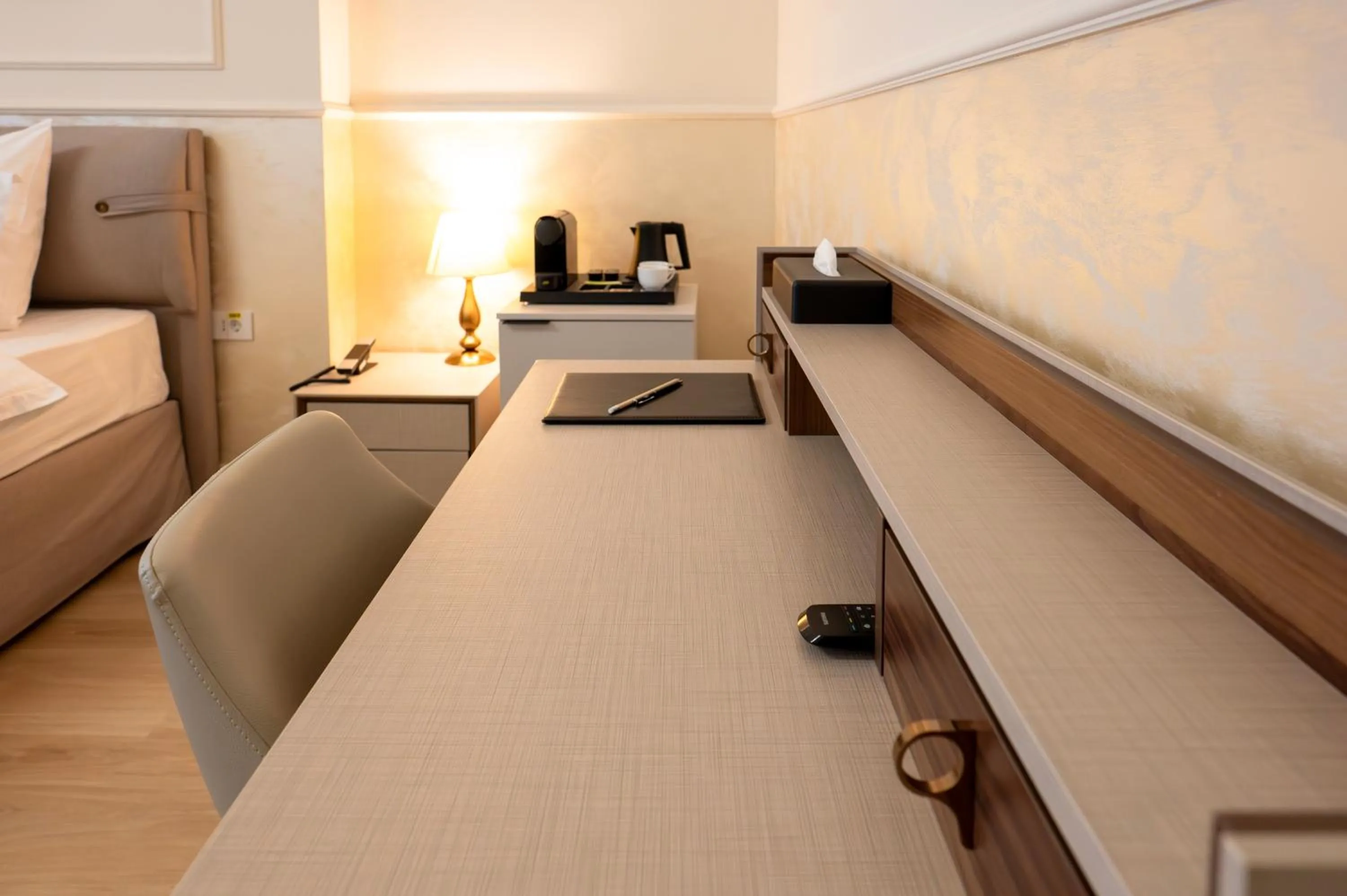 Coffee/tea facilities, Bed in Le Blanc Cotroceni Hotel